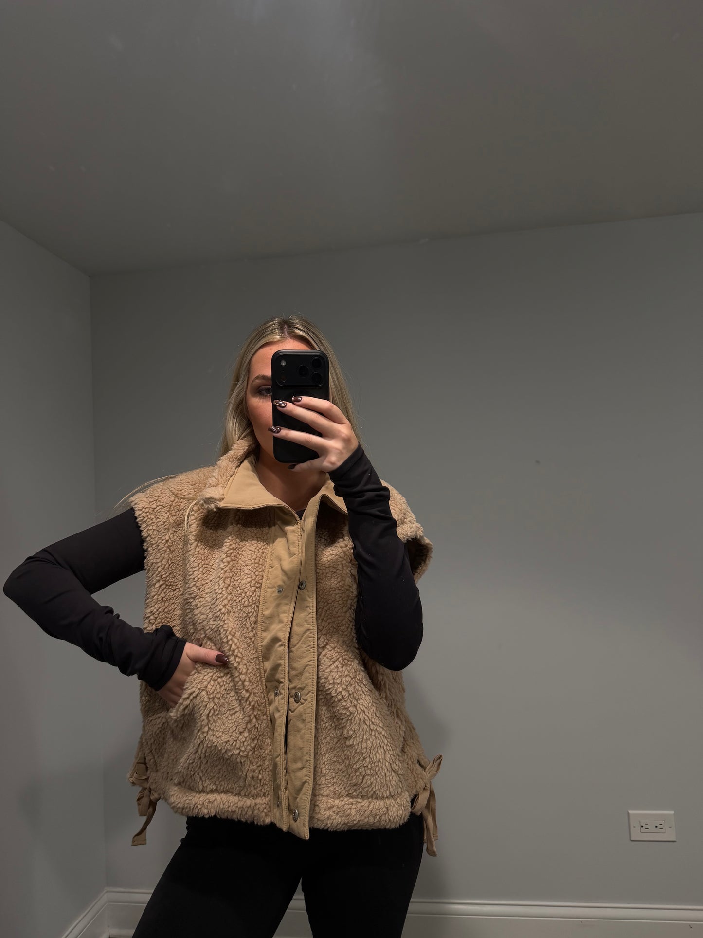 Dorothy Vest Sherpa Bow - Tan