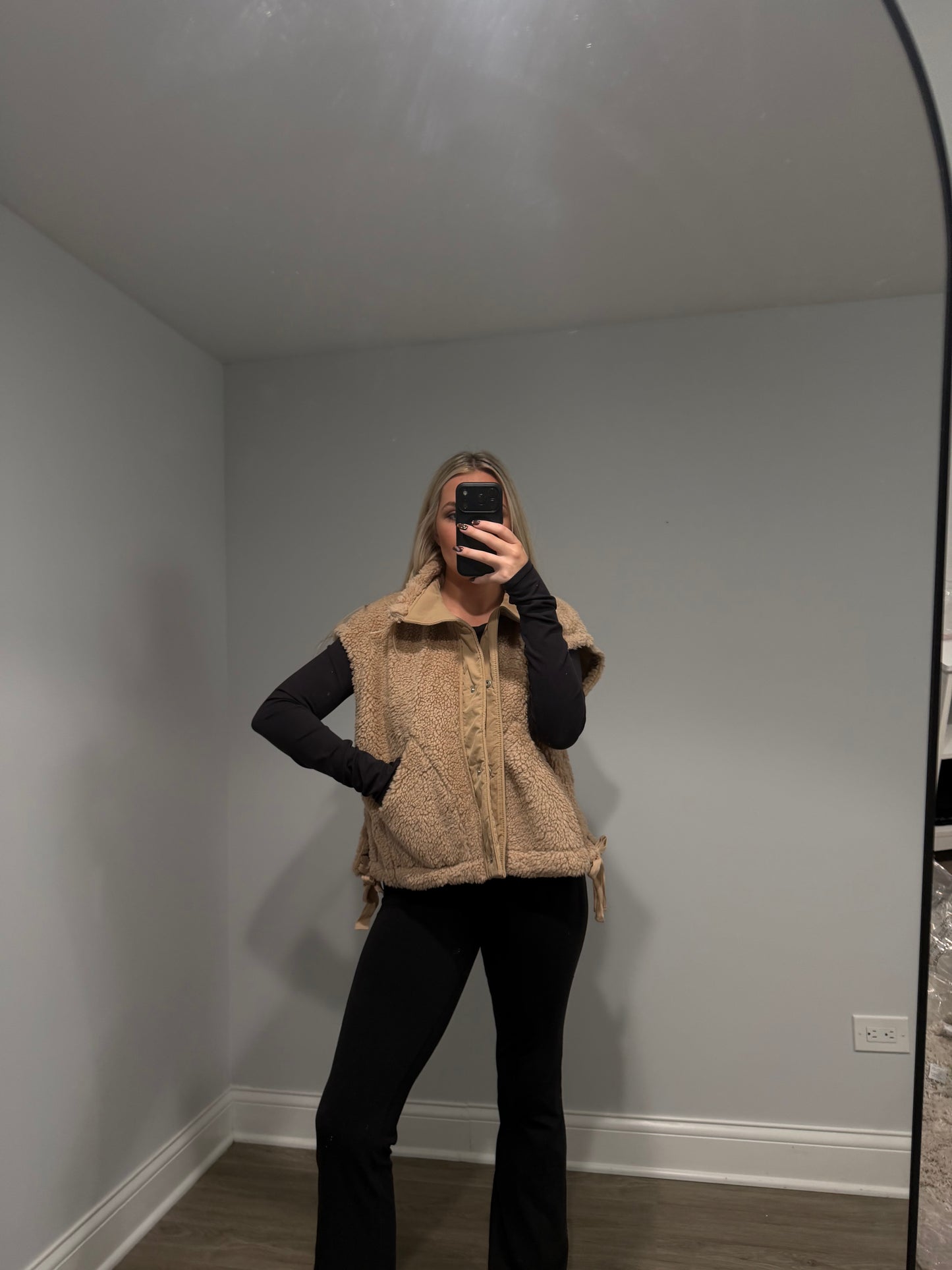 Dorothy Vest Sherpa Bow - Tan