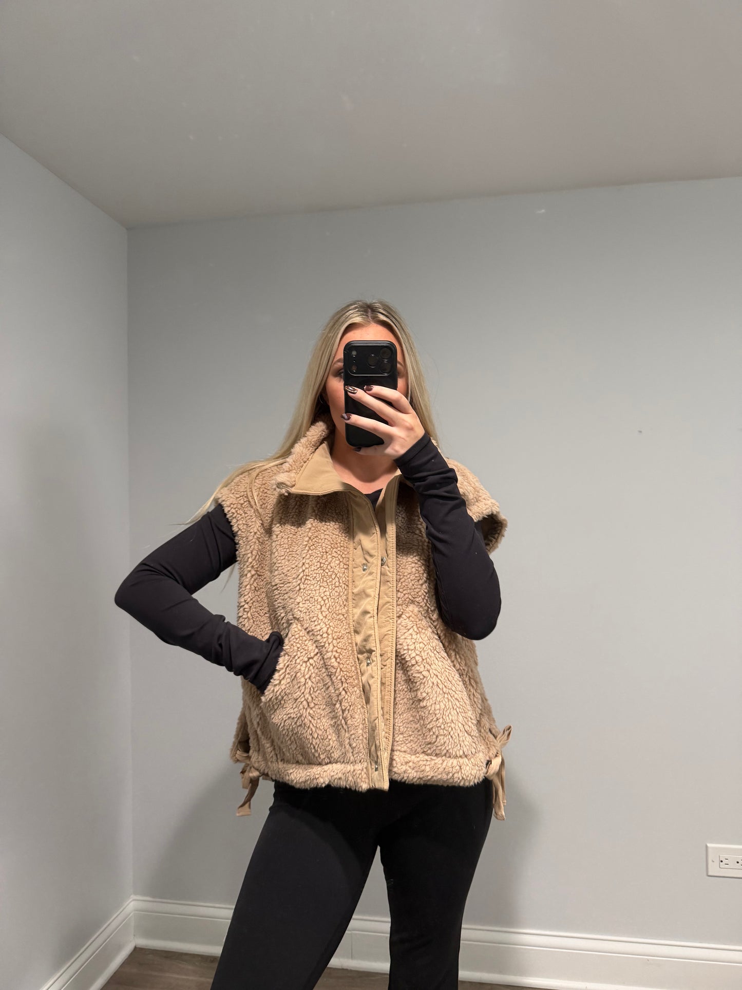 Dorothy Vest Sherpa Bow - Tan