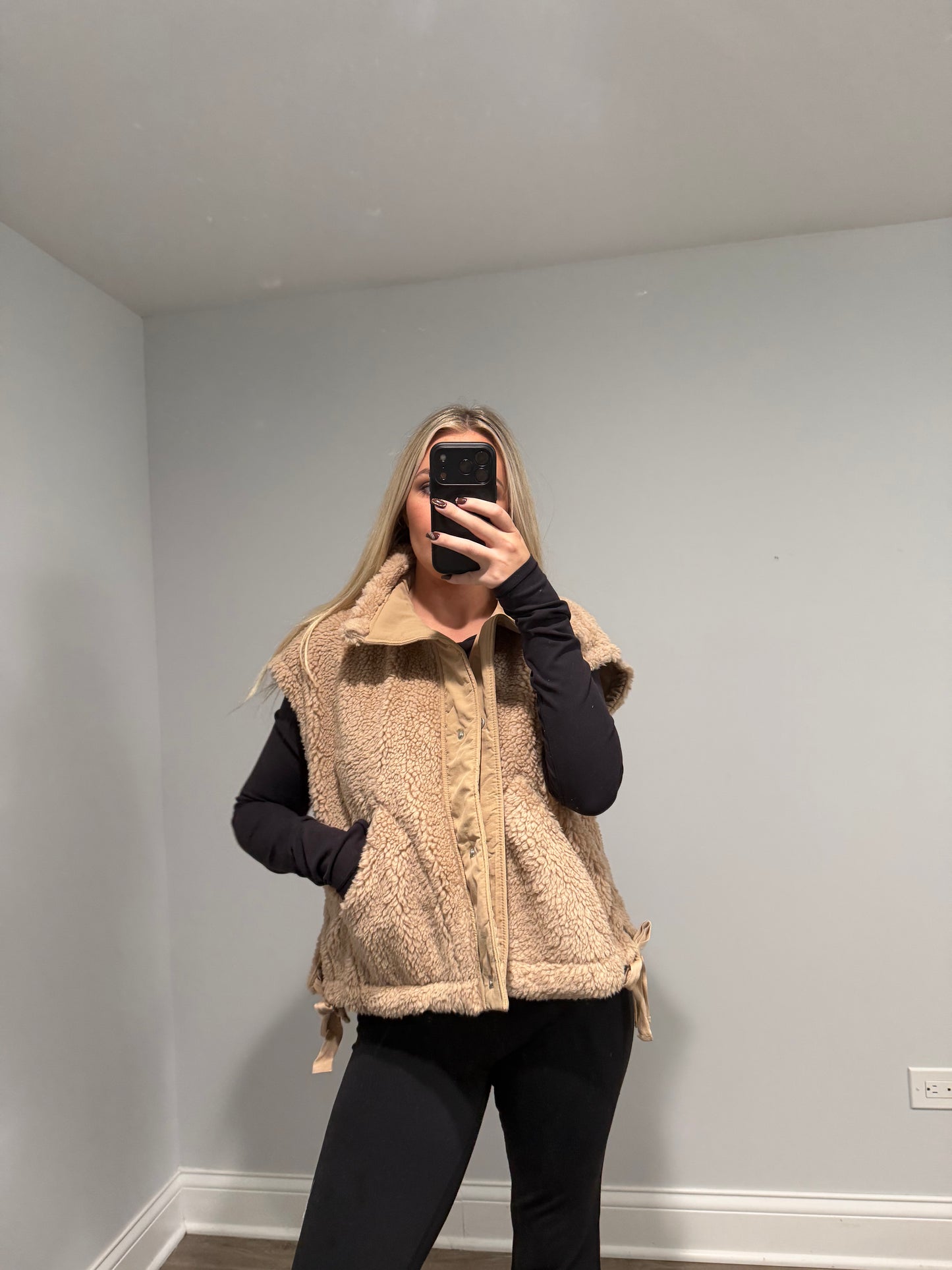 Dorothy Vest Sherpa Bow - Tan
