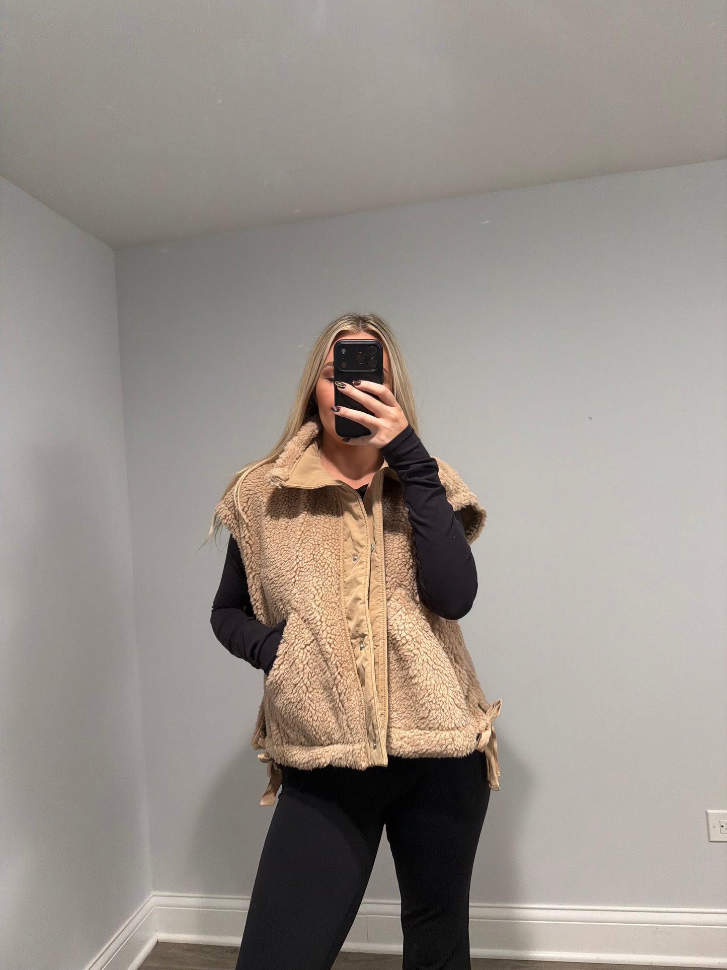 Dorothy Vest Sherpa Bow - Tan