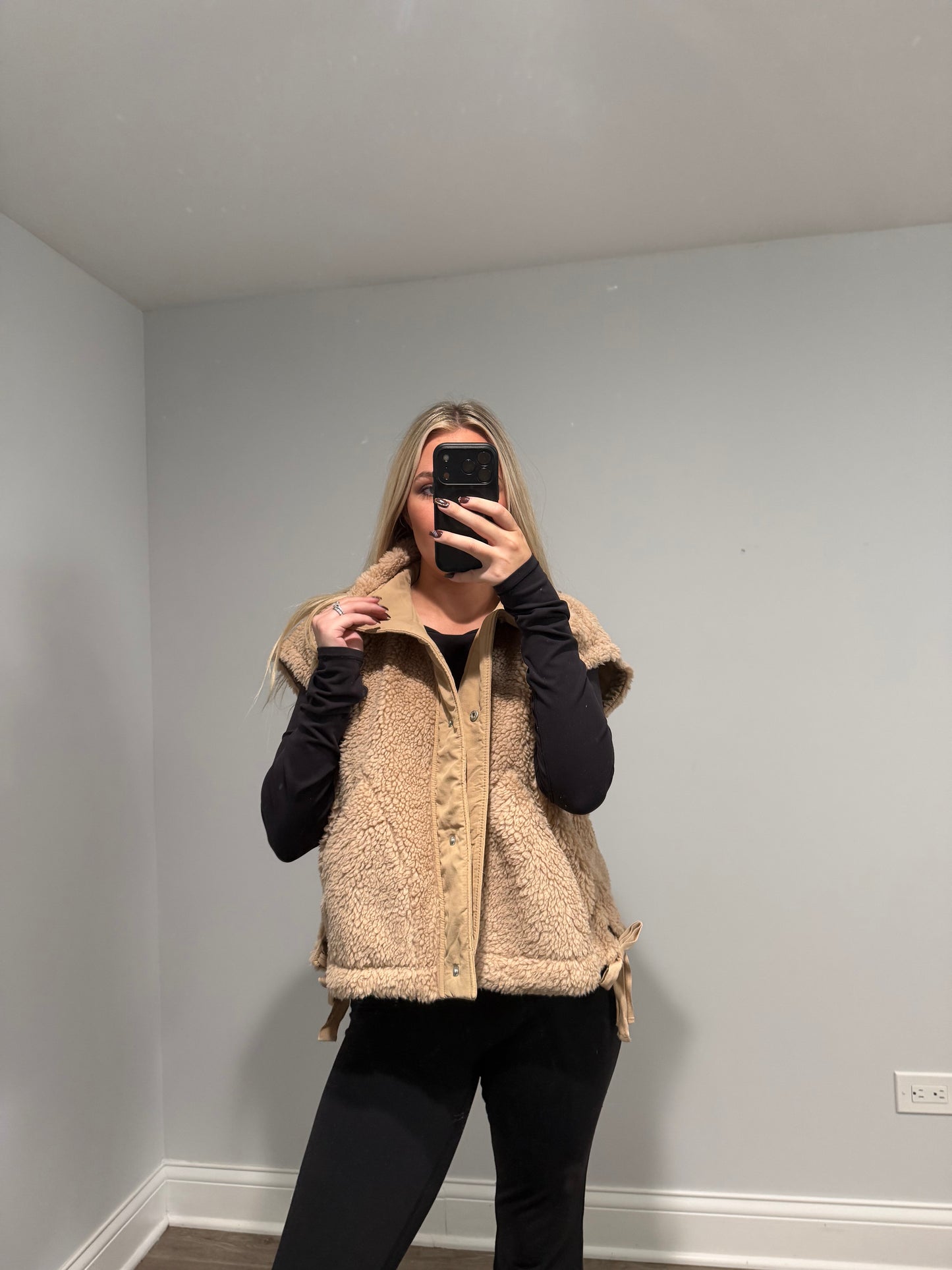 Dorothy Vest Sherpa Bow - Tan
