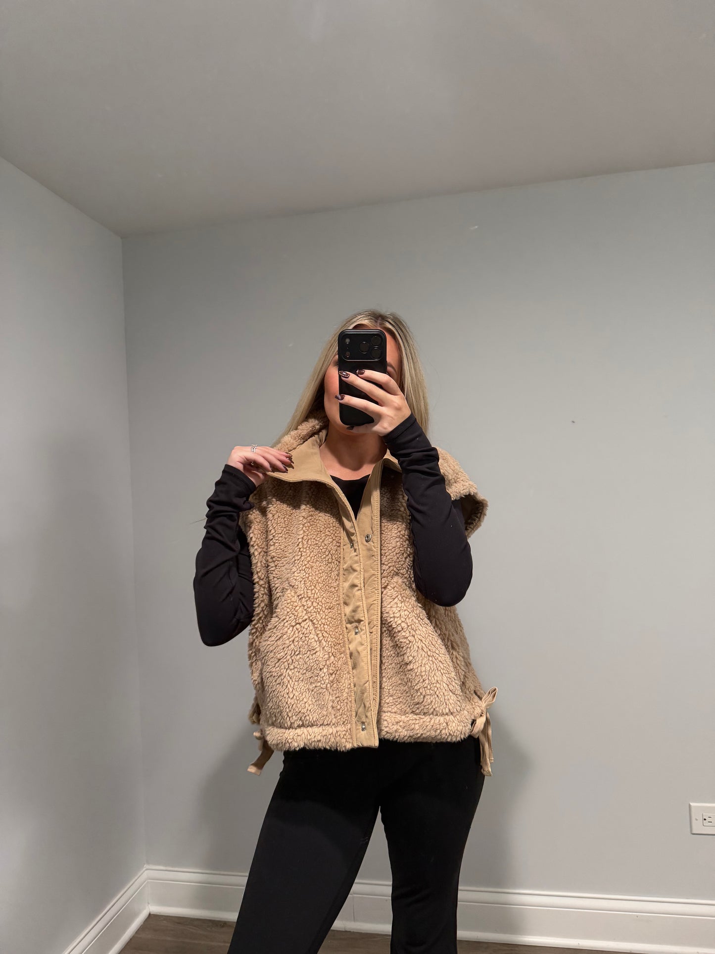 Dorothy Vest Sherpa Bow - Tan
