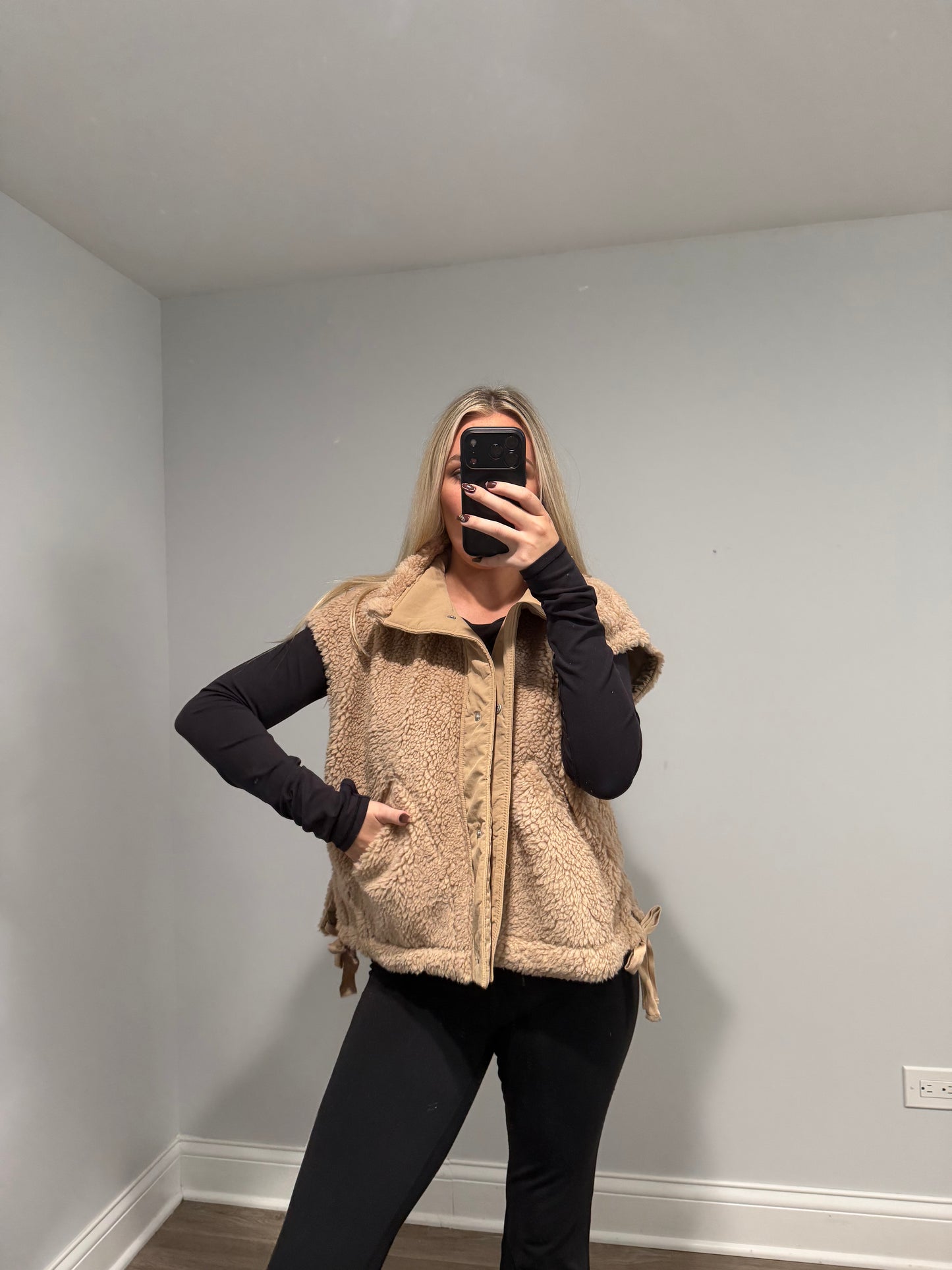 Dorothy Vest Sherpa Bow - Tan