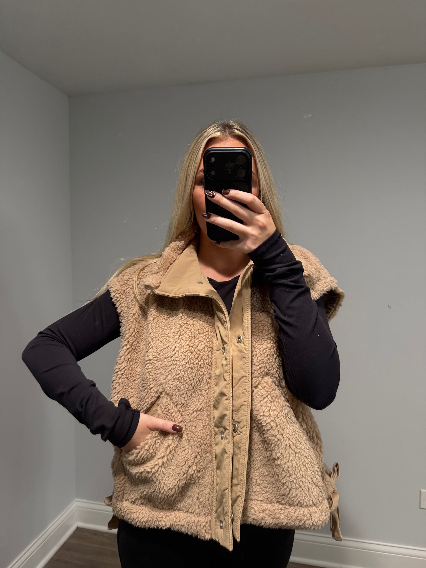 Dorothy Vest Sherpa Bow - Tan