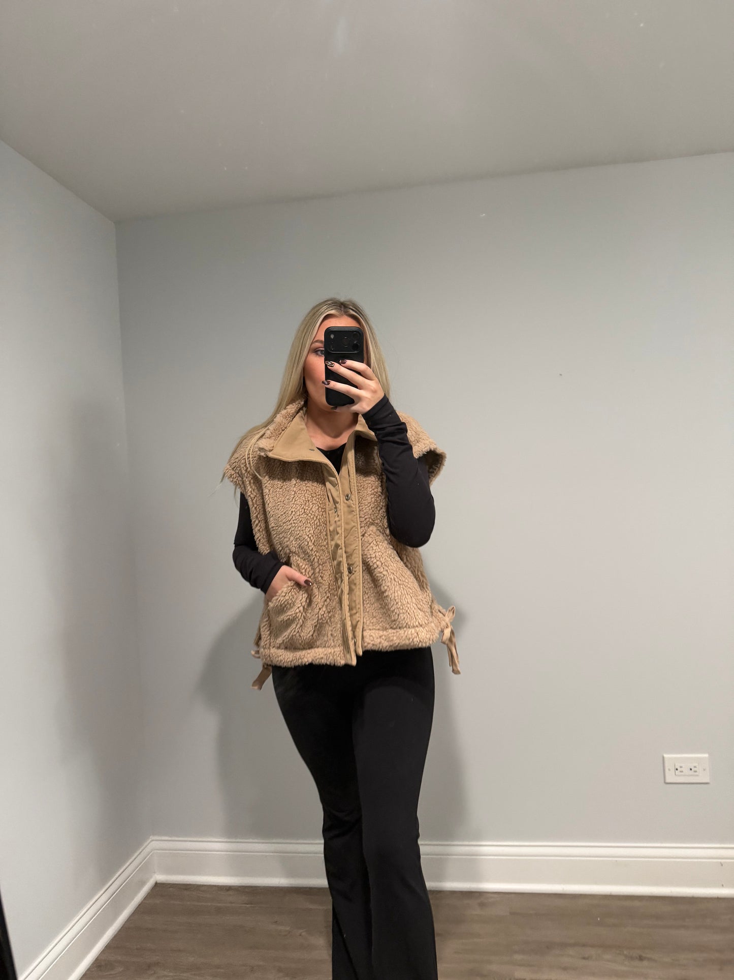 Dorothy Vest Sherpa Bow - Tan