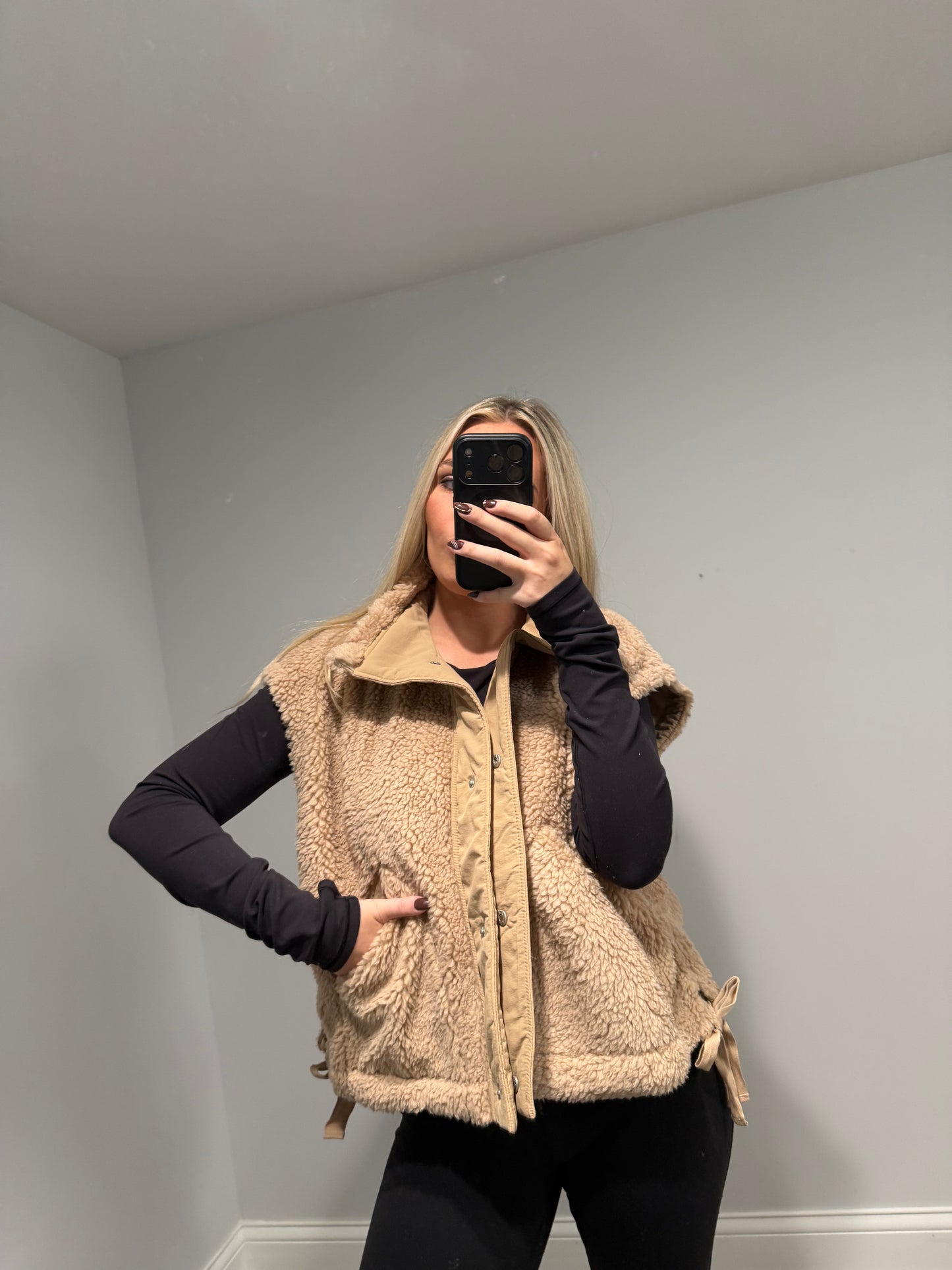 Dorothy Vest Sherpa Bow - Tan