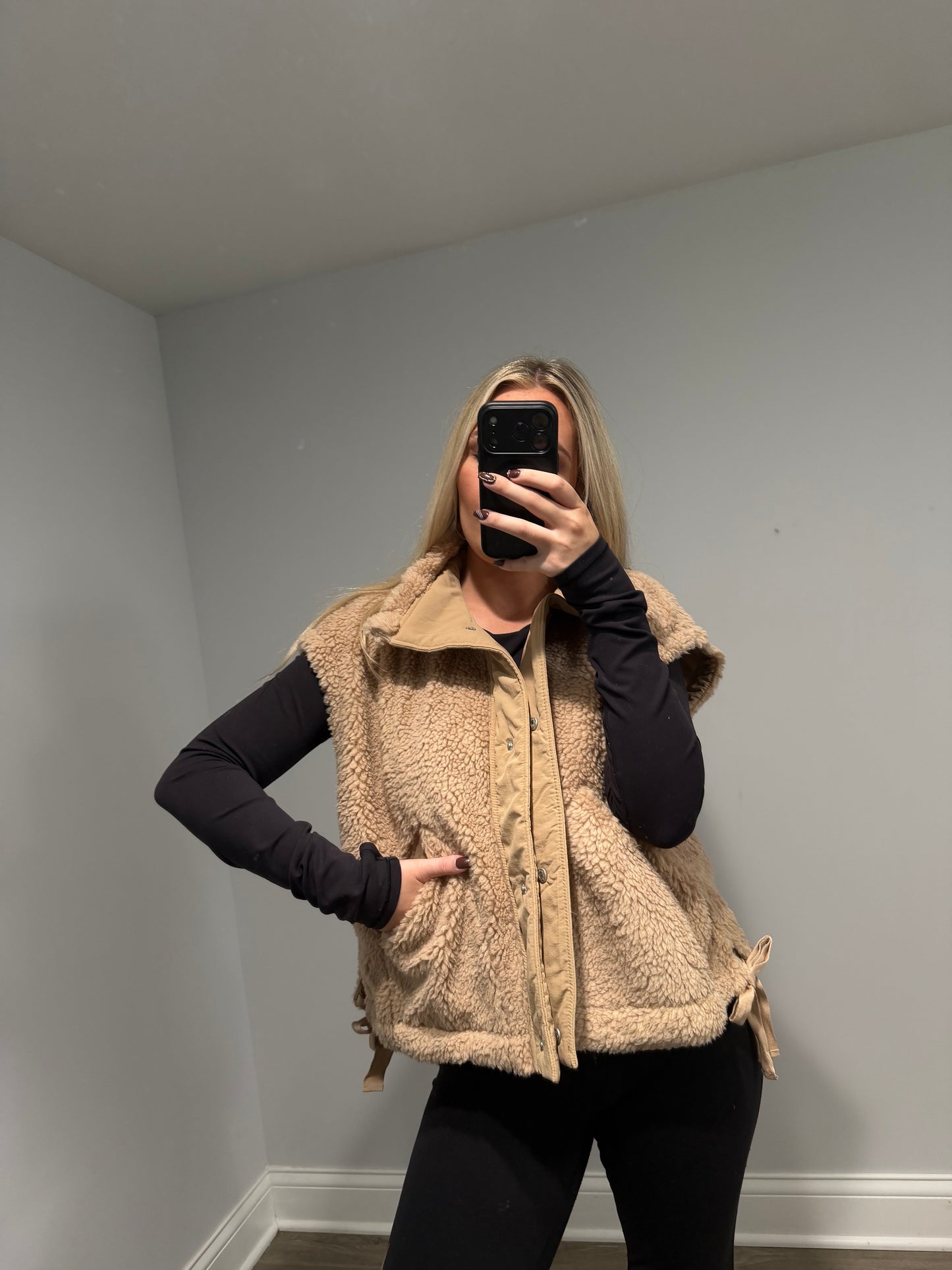 Dorothy Vest Sherpa Bow - Tan