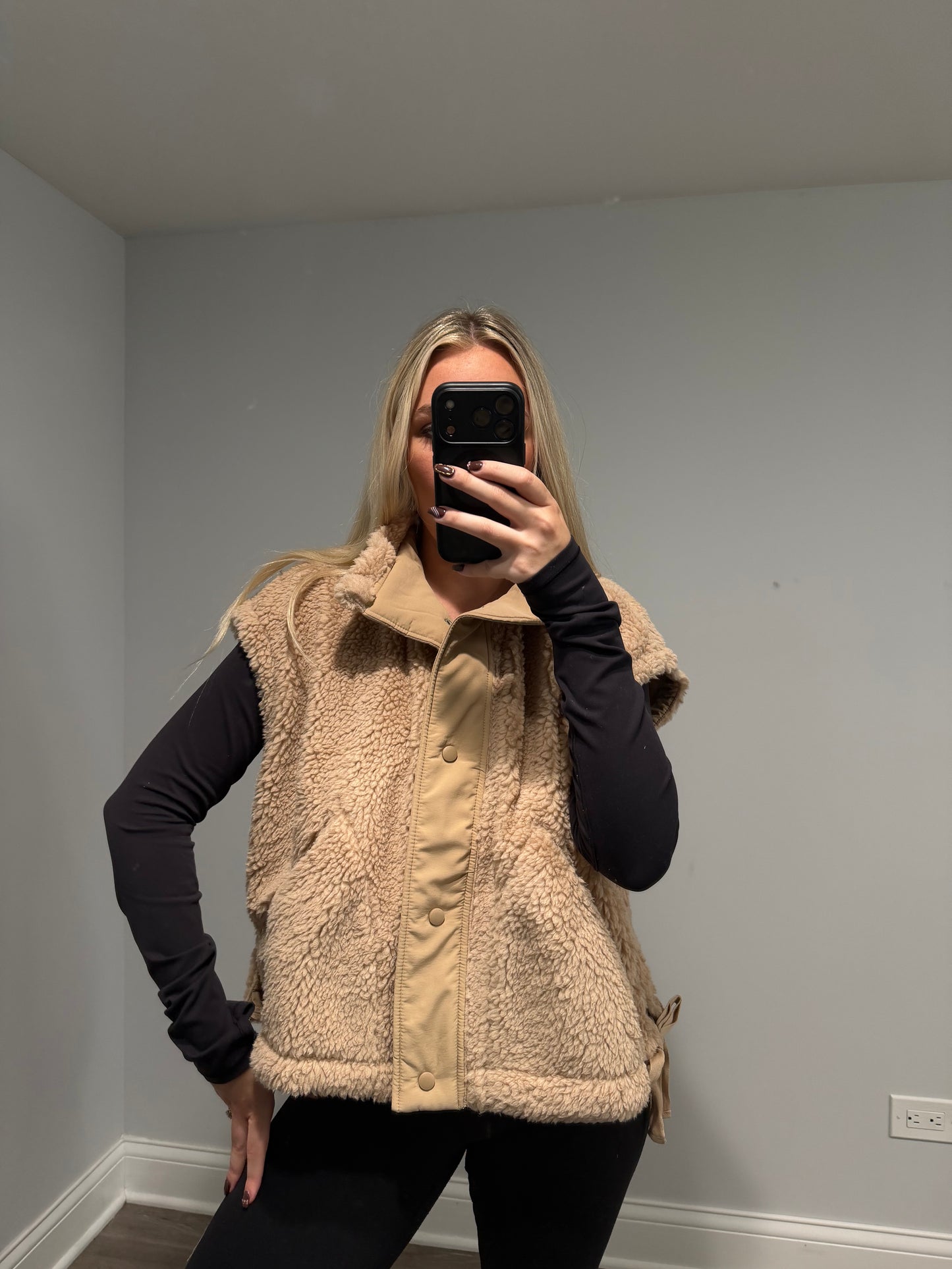 Dorothy Vest Sherpa Bow - Tan