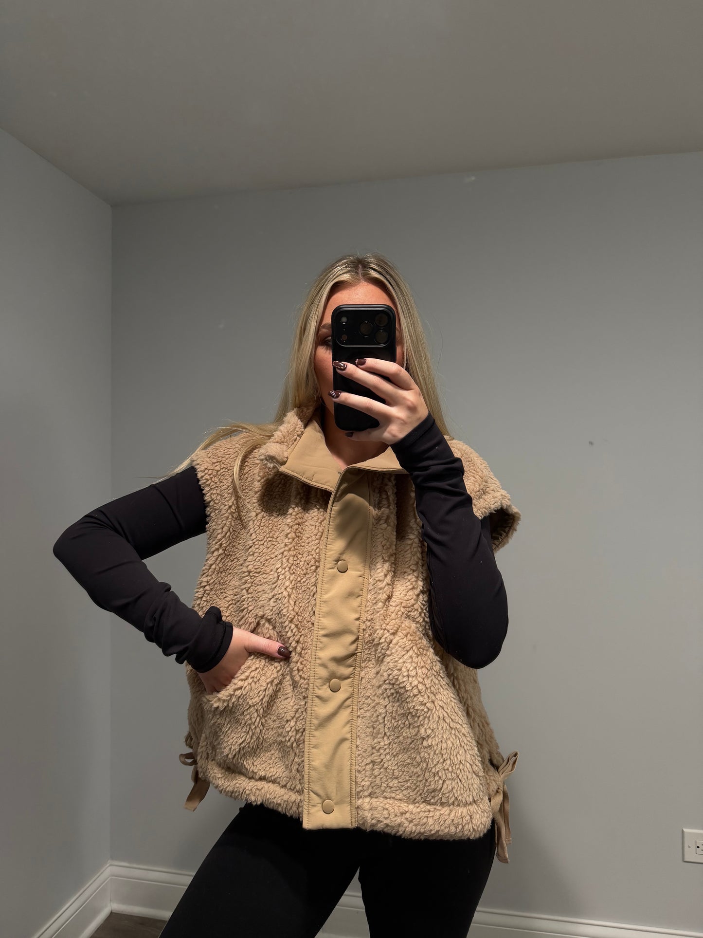 Dorothy Vest Sherpa Bow - Tan