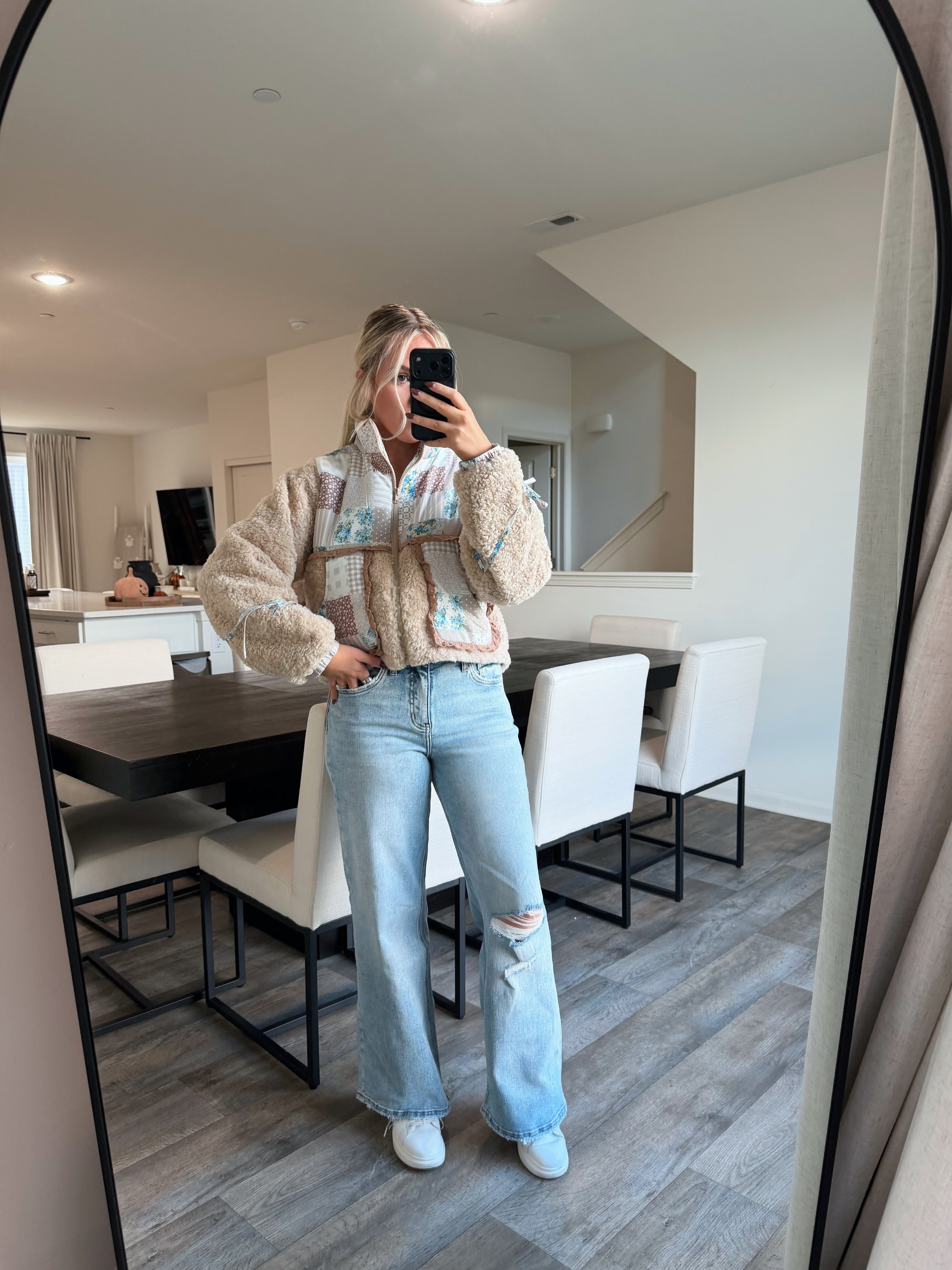 Violett High Rise Jeans - Slightly Distressed
