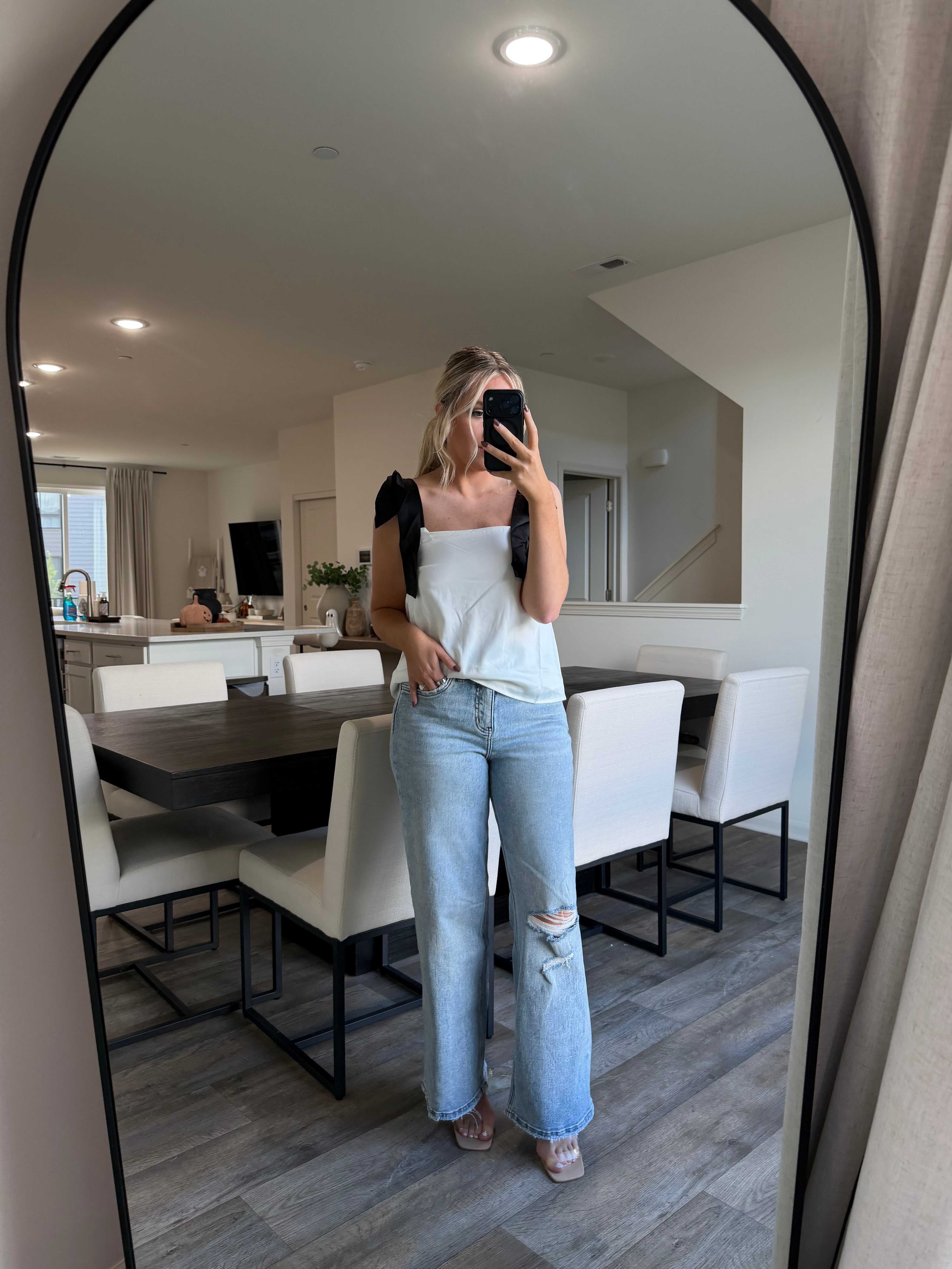 Violett High Rise Jeans - Slightly Distressed