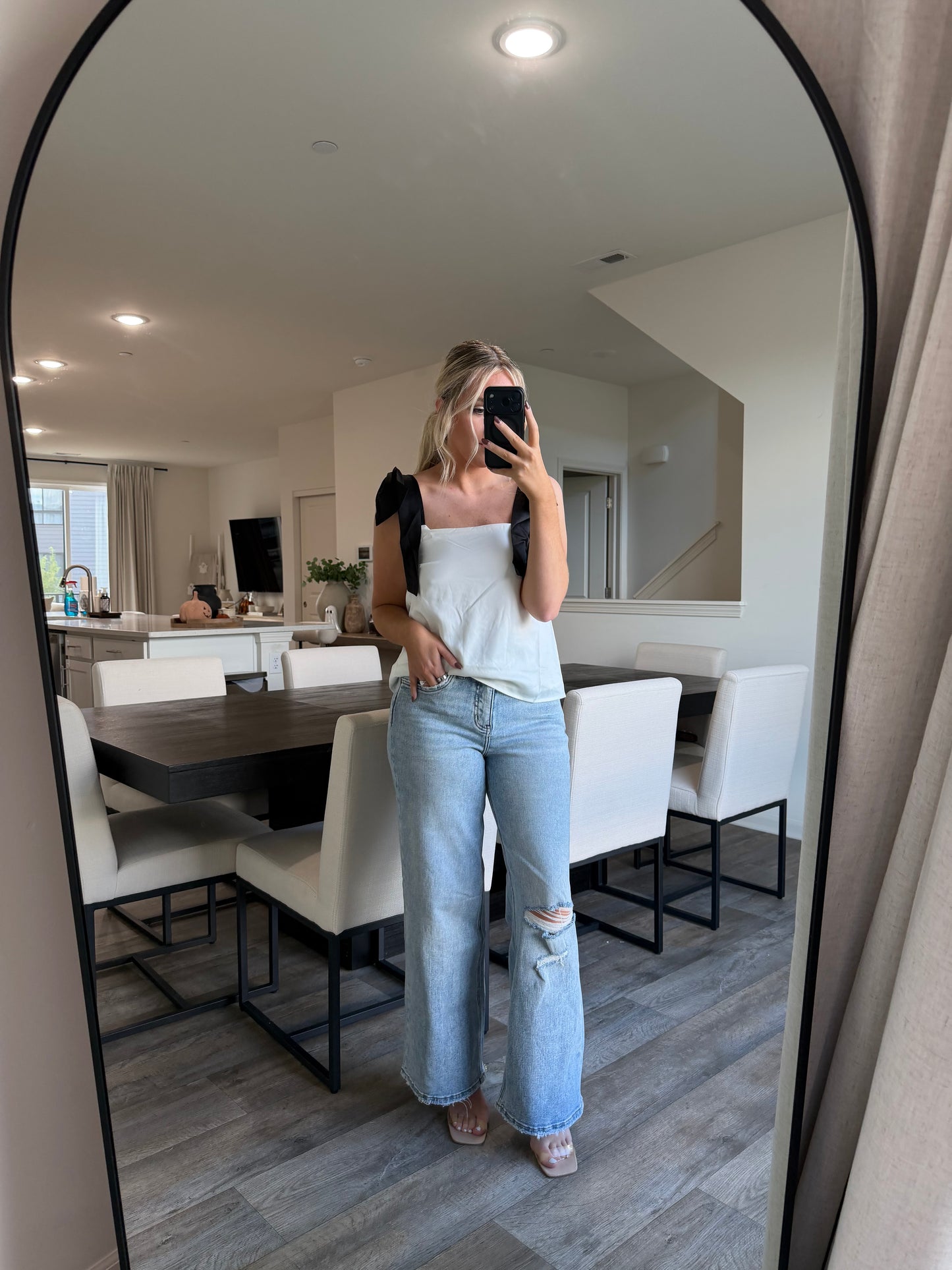 Violett High Rise Jeans - Slightly Distressed