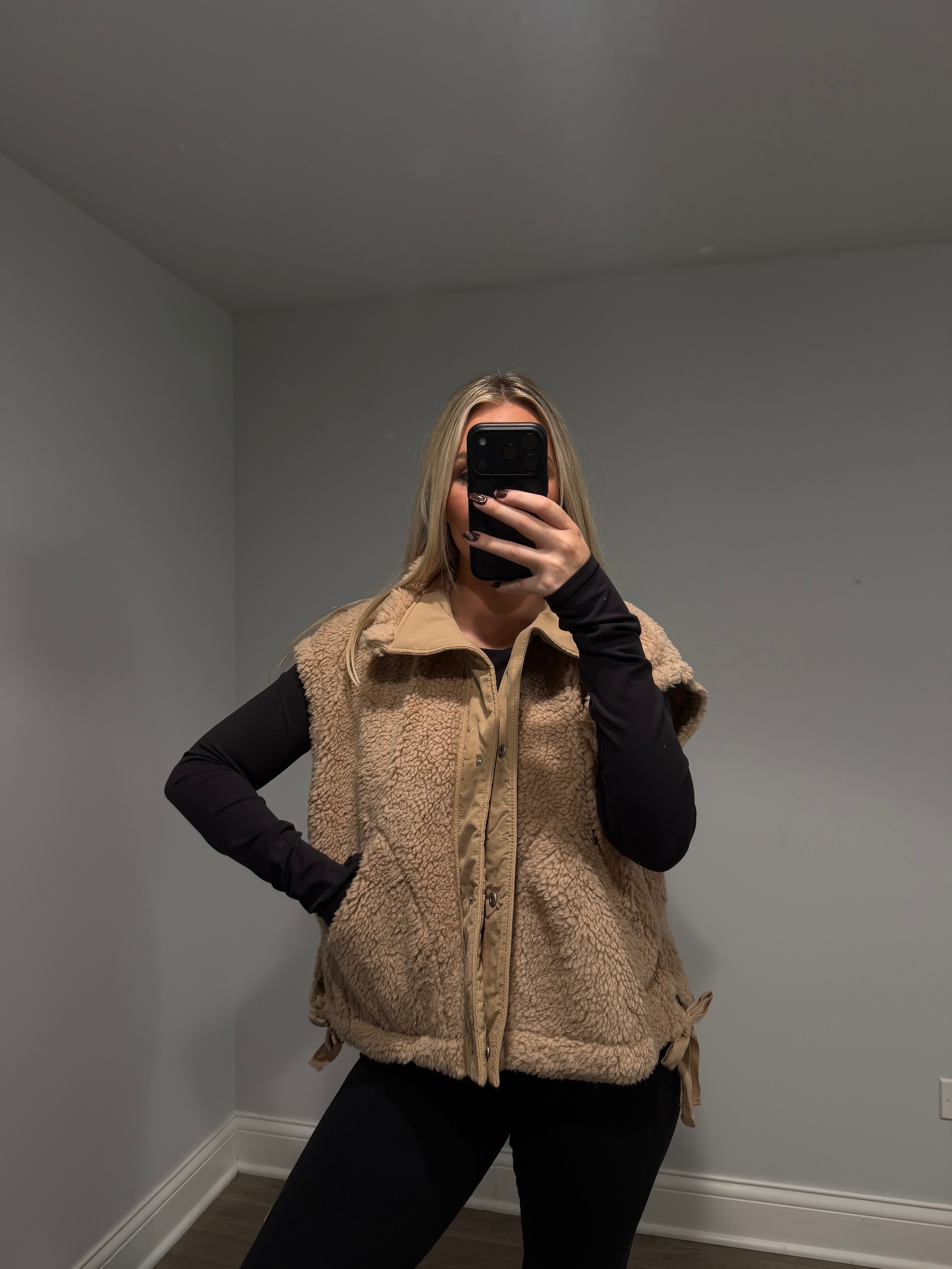 Dorothy Vest Sherpa Bow - Tan