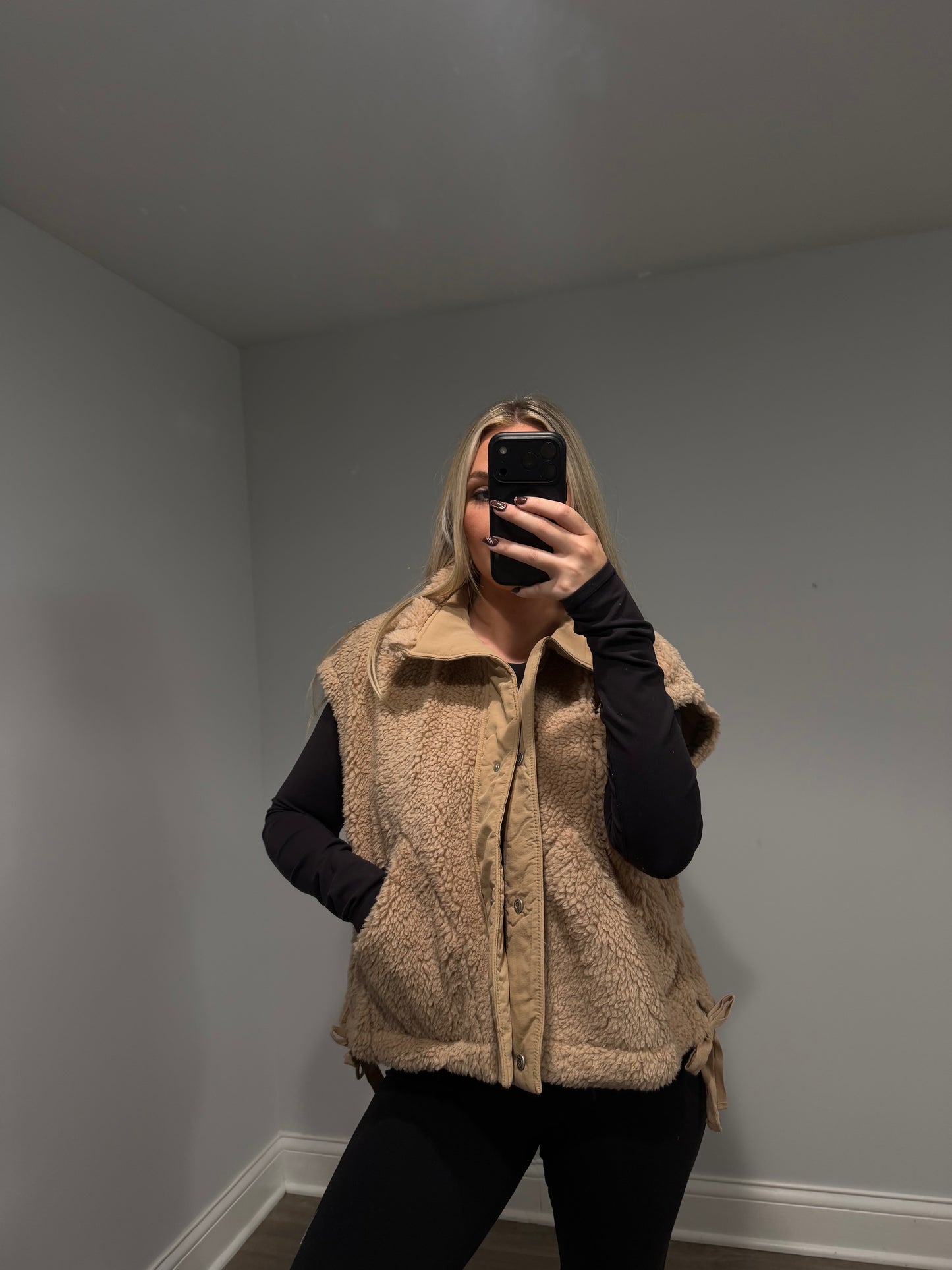 Dorothy Vest Sherpa Bow - Tan