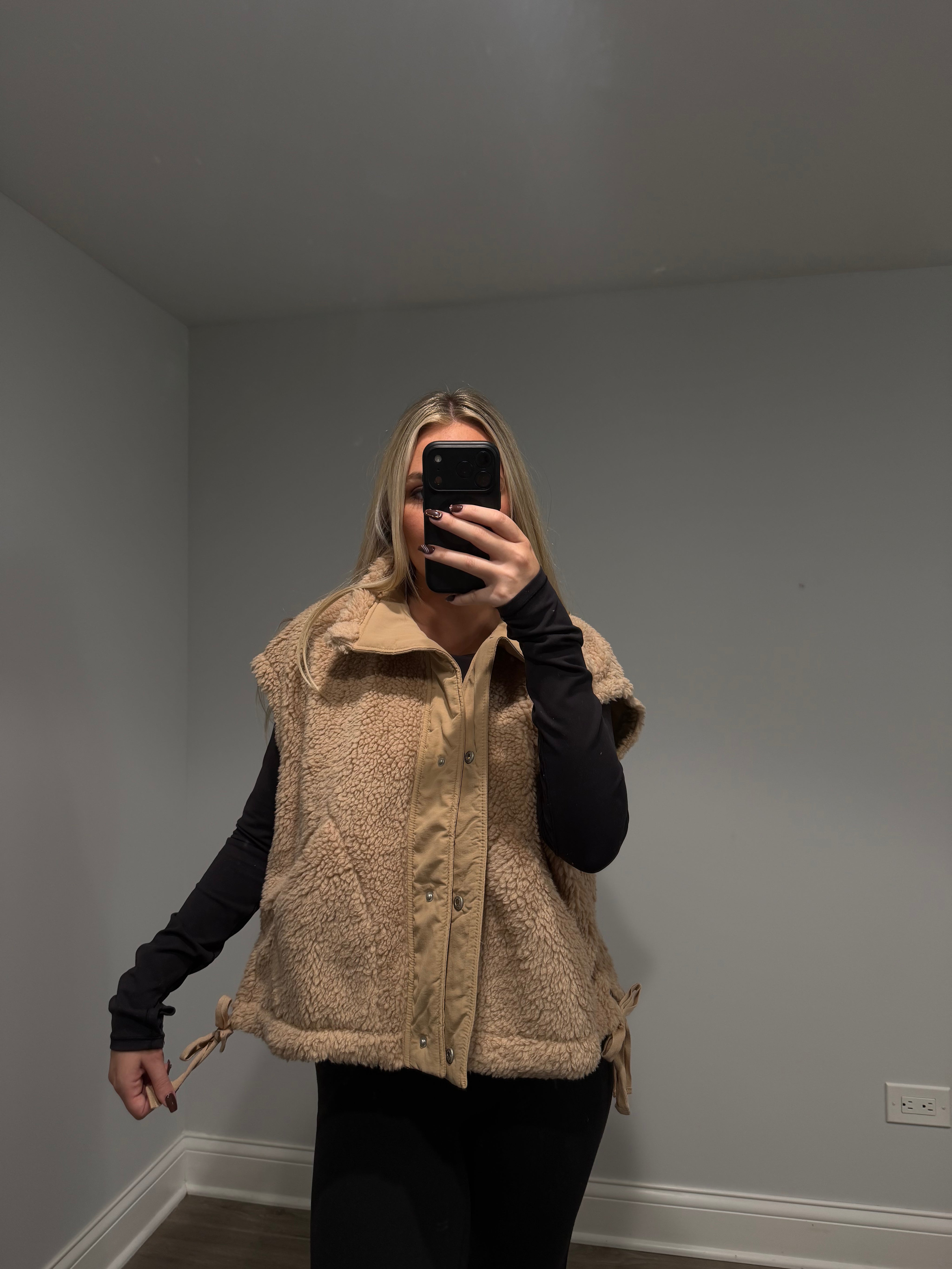 Dorothy Vest Sherpa Bow - Tan
