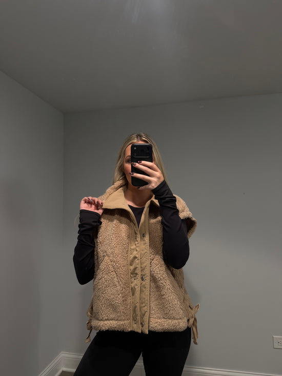 Dorothy Vest Sherpa Bow - Tan