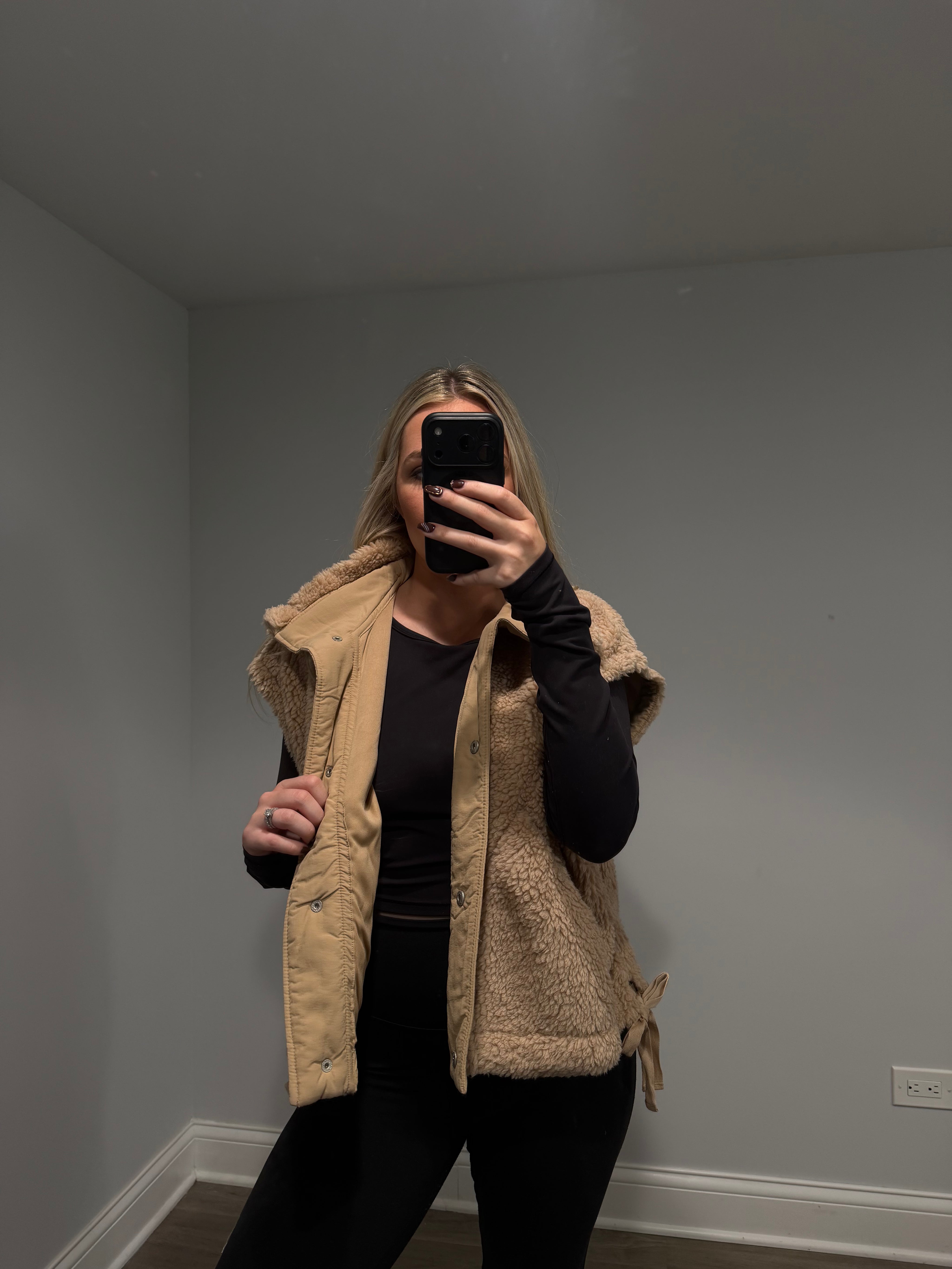 Dorothy Vest Sherpa Bow - Tan