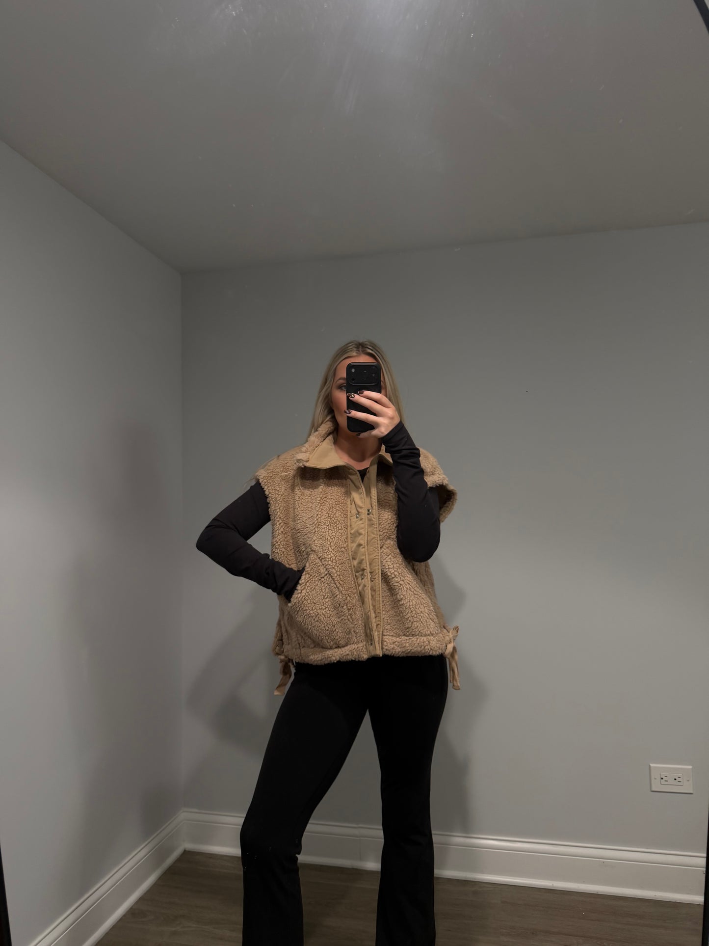 Dorothy Vest Sherpa Bow - Tan