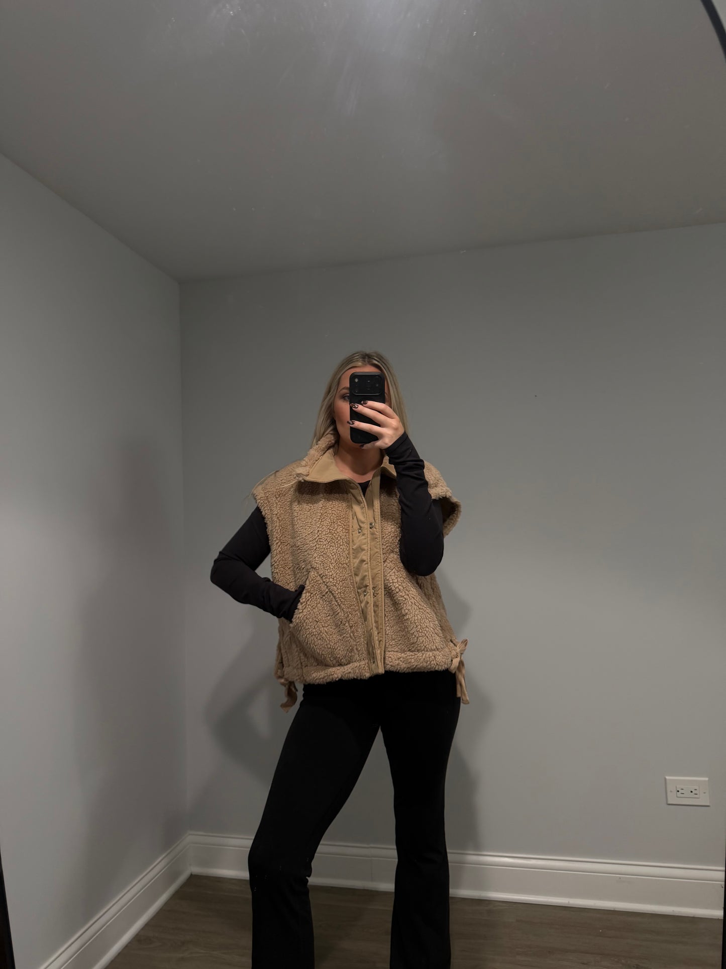 Dorothy Vest Sherpa Bow - Tan