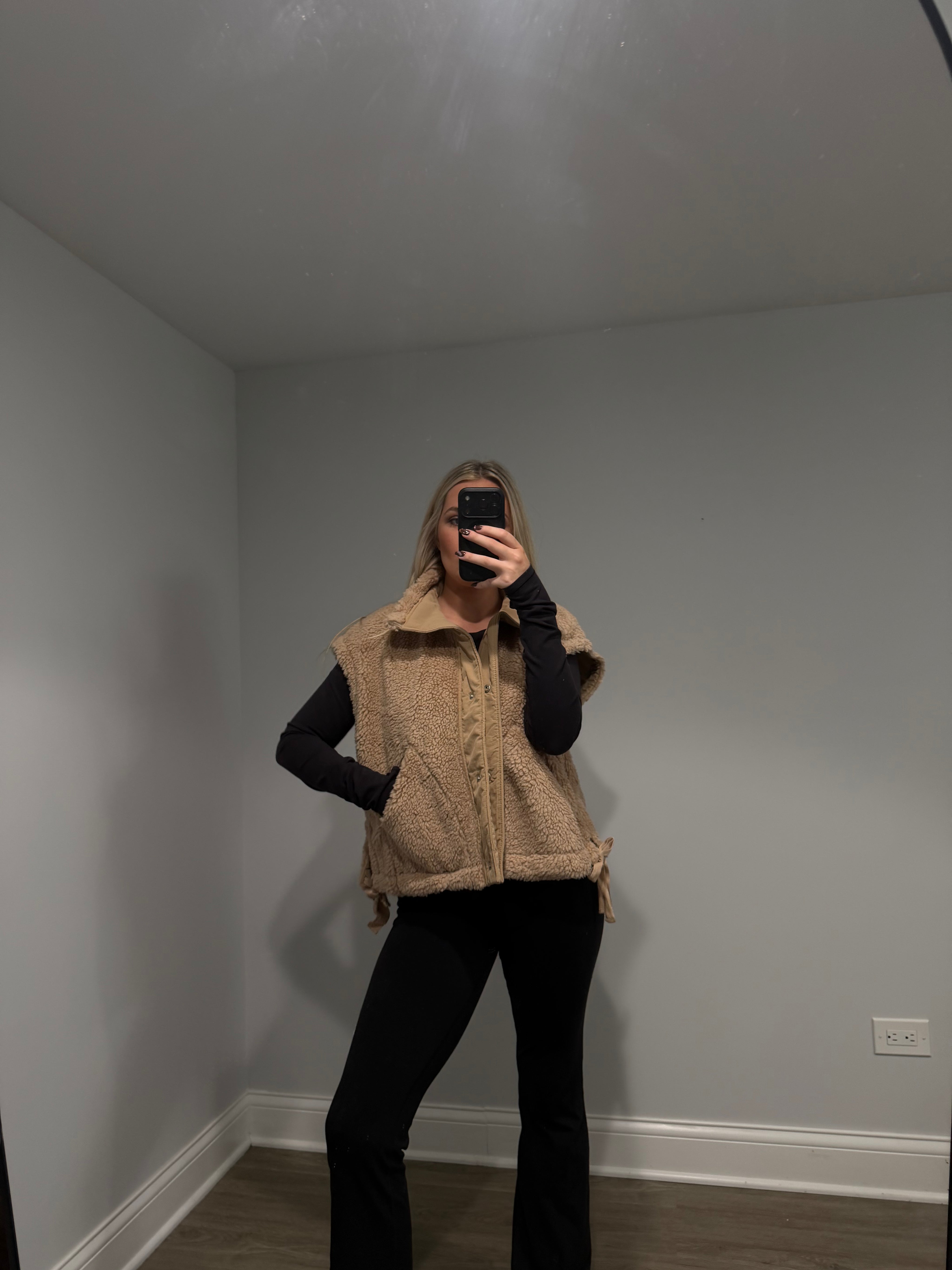 Dorothy Vest Sherpa Bow - Tan