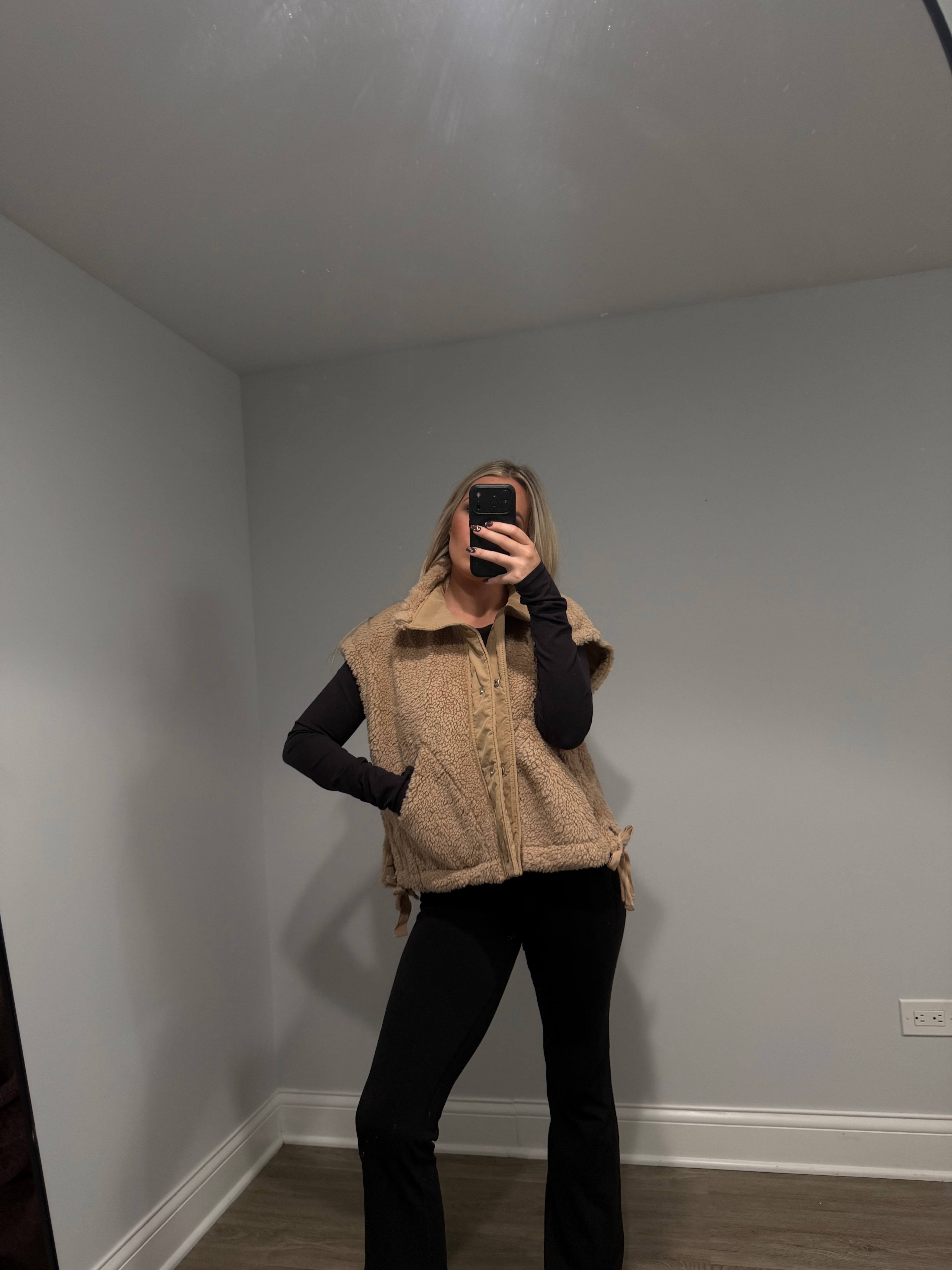 Dorothy Vest Sherpa Bow - Tan