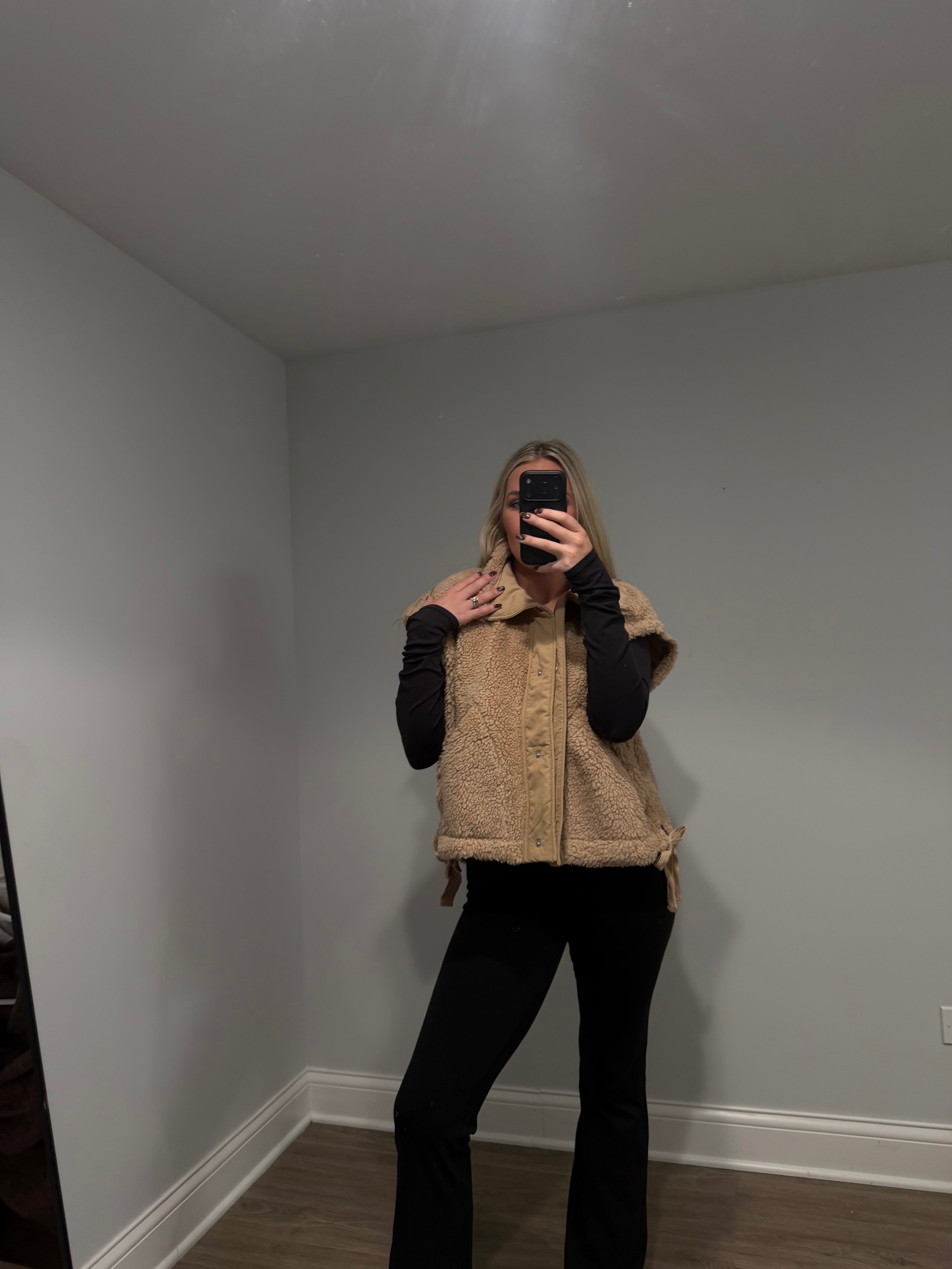 Dorothy Vest Sherpa Bow - Tan