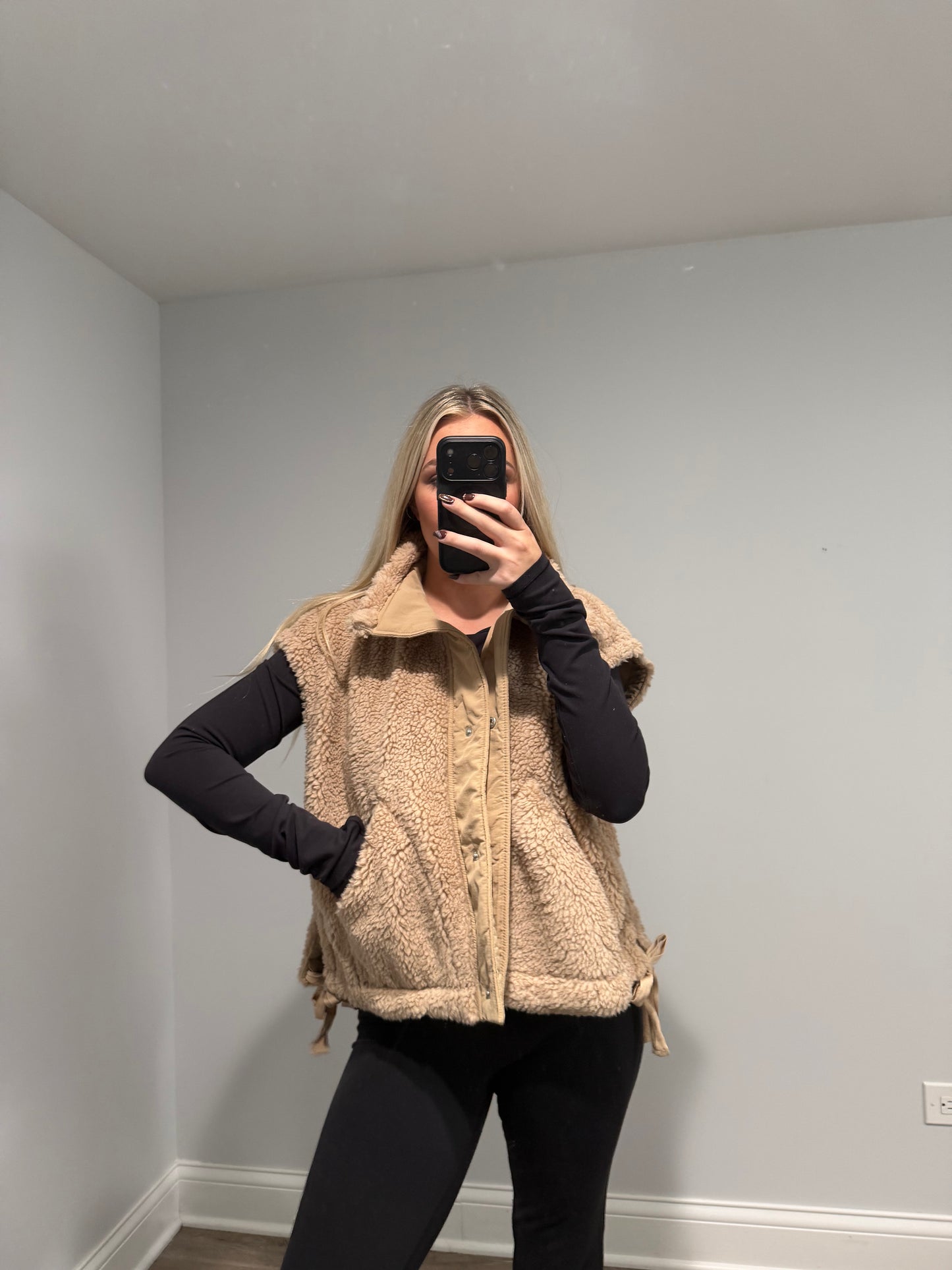 Dorothy Vest Sherpa Bow - Tan