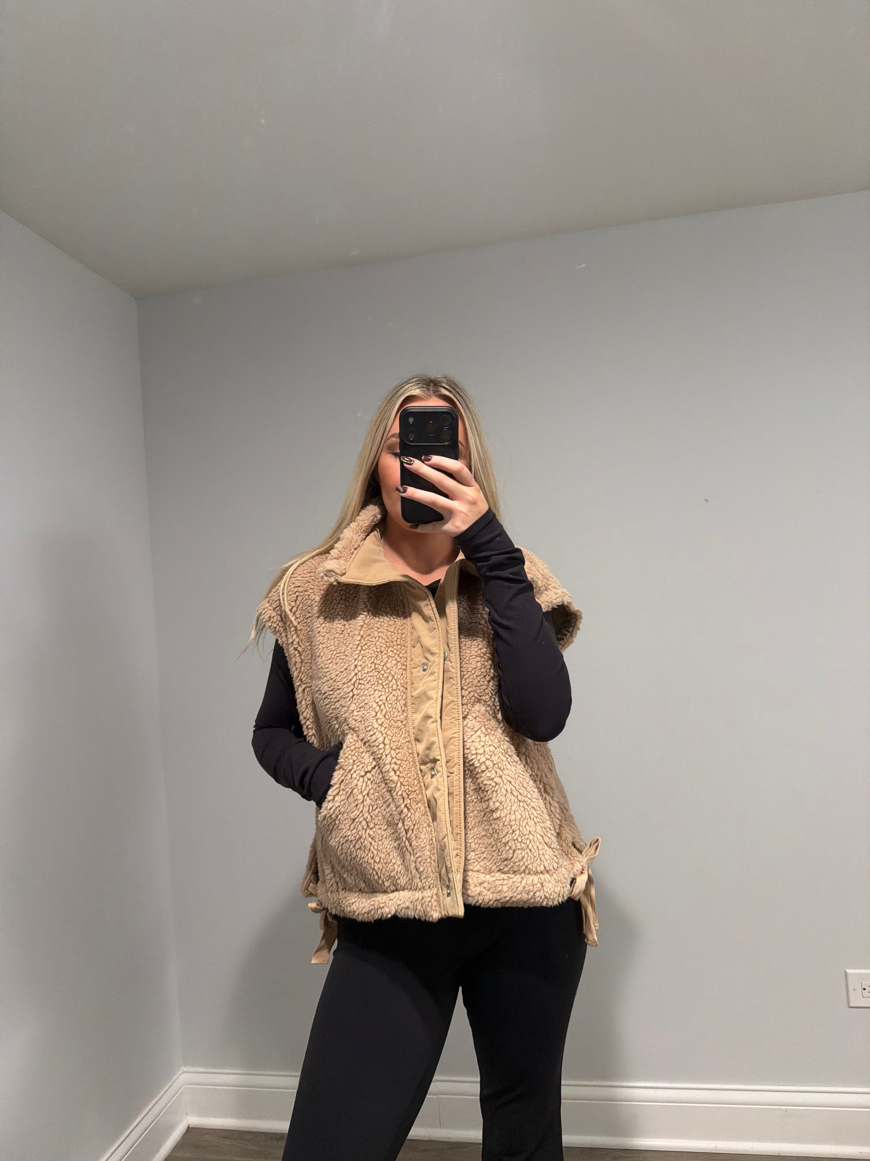 Dorothy Vest Sherpa Bow - Tan