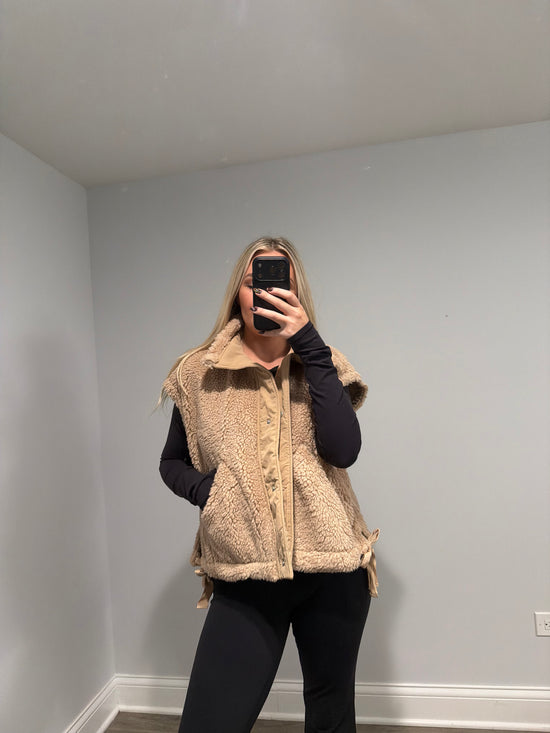 Dorothy Vest Sherpa Bow - Tan
