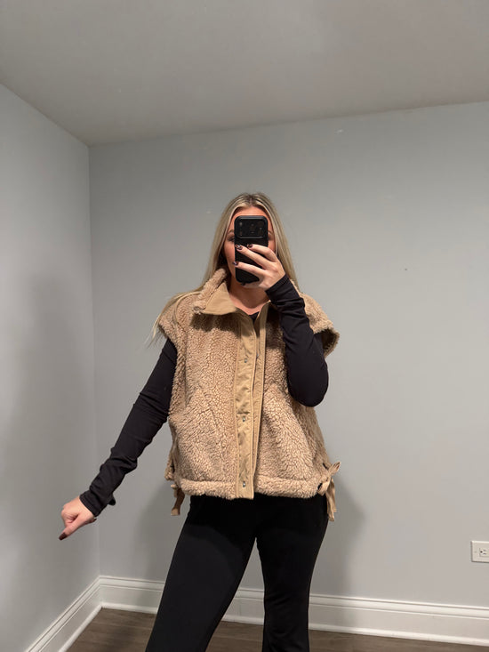 Dorothy Vest Sherpa Bow - Tan