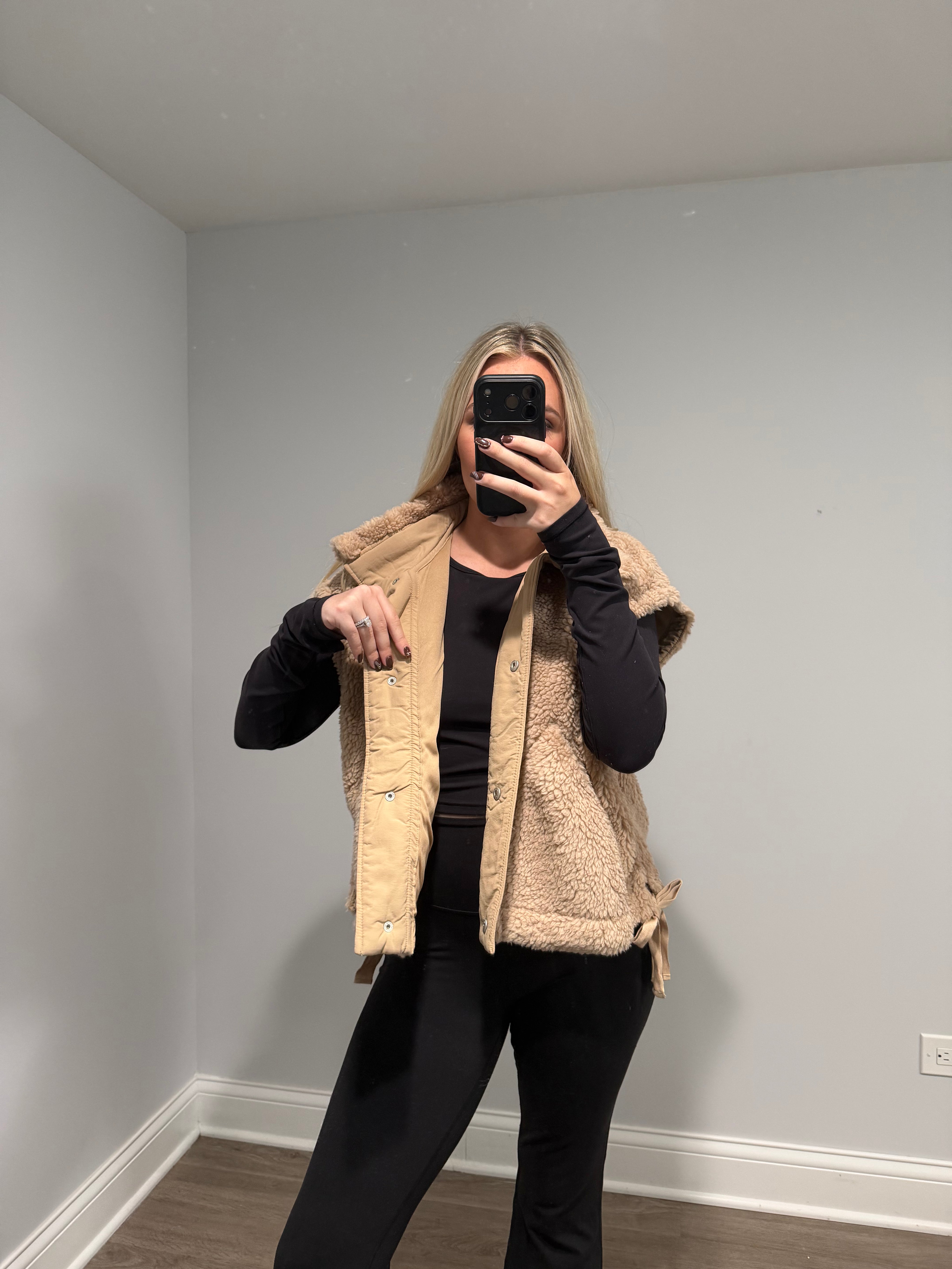Dorothy Vest Sherpa Bow - Tan
