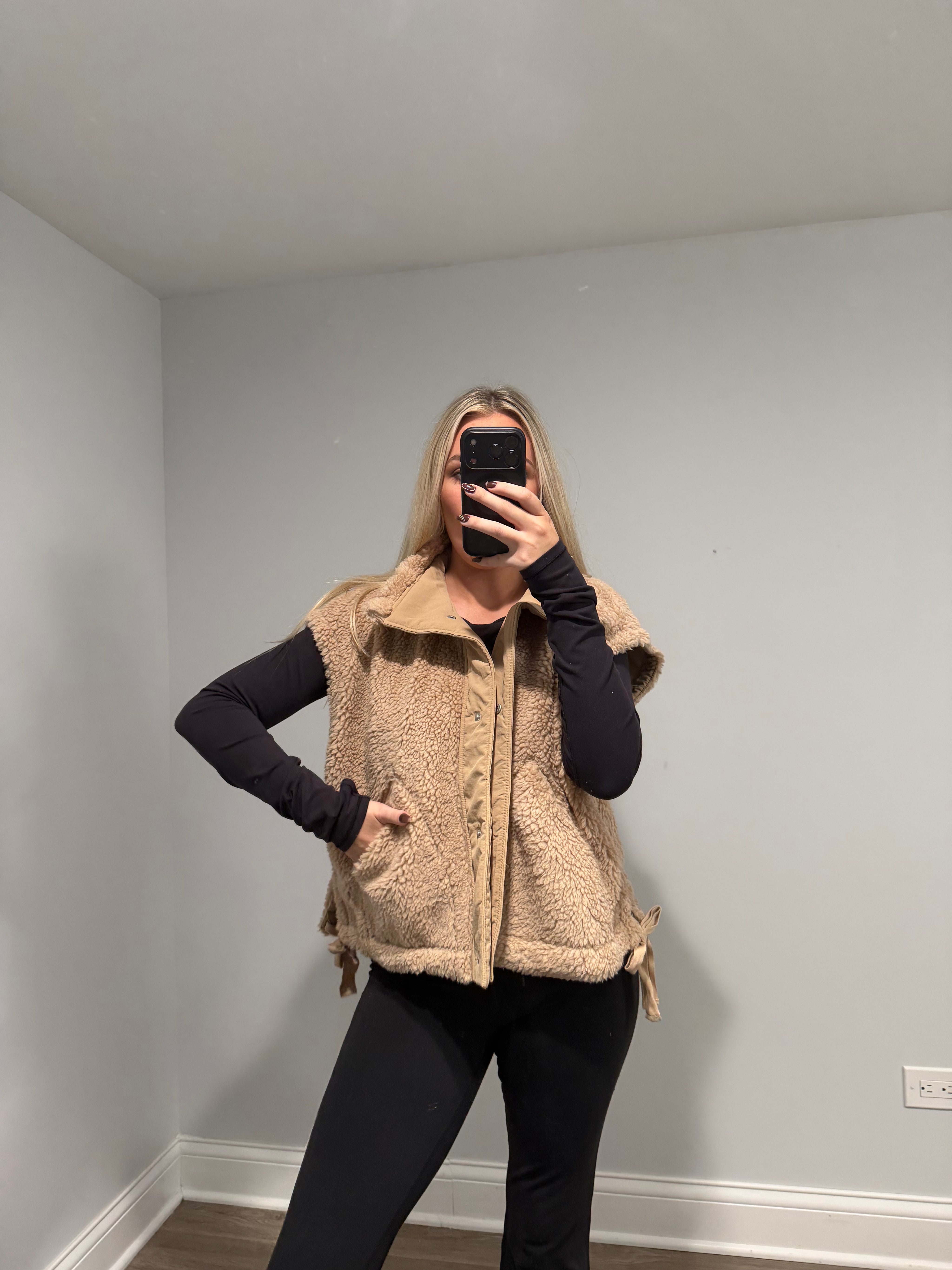 Dorothy Vest Sherpa Bow - Tan