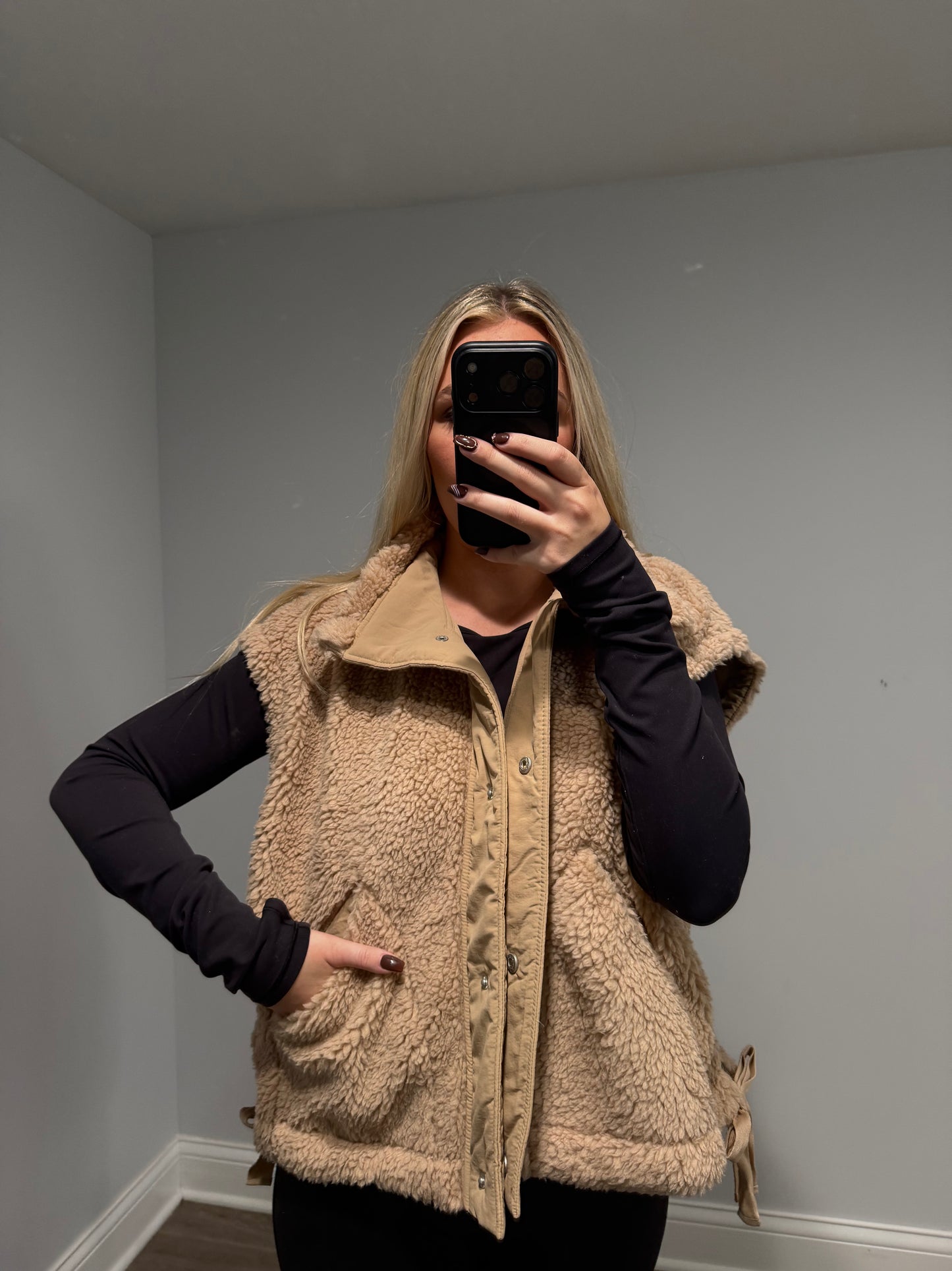 Dorothy Vest Sherpa Bow - Tan