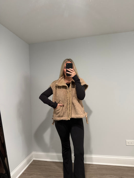 Dorothy Vest Sherpa Bow - Tan
