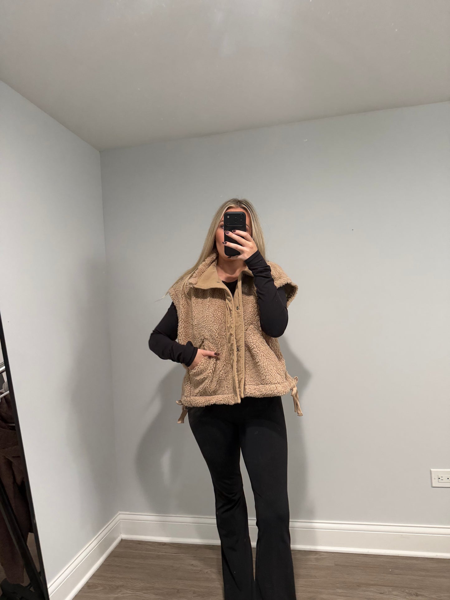 Dorothy Vest Sherpa Bow - Tan