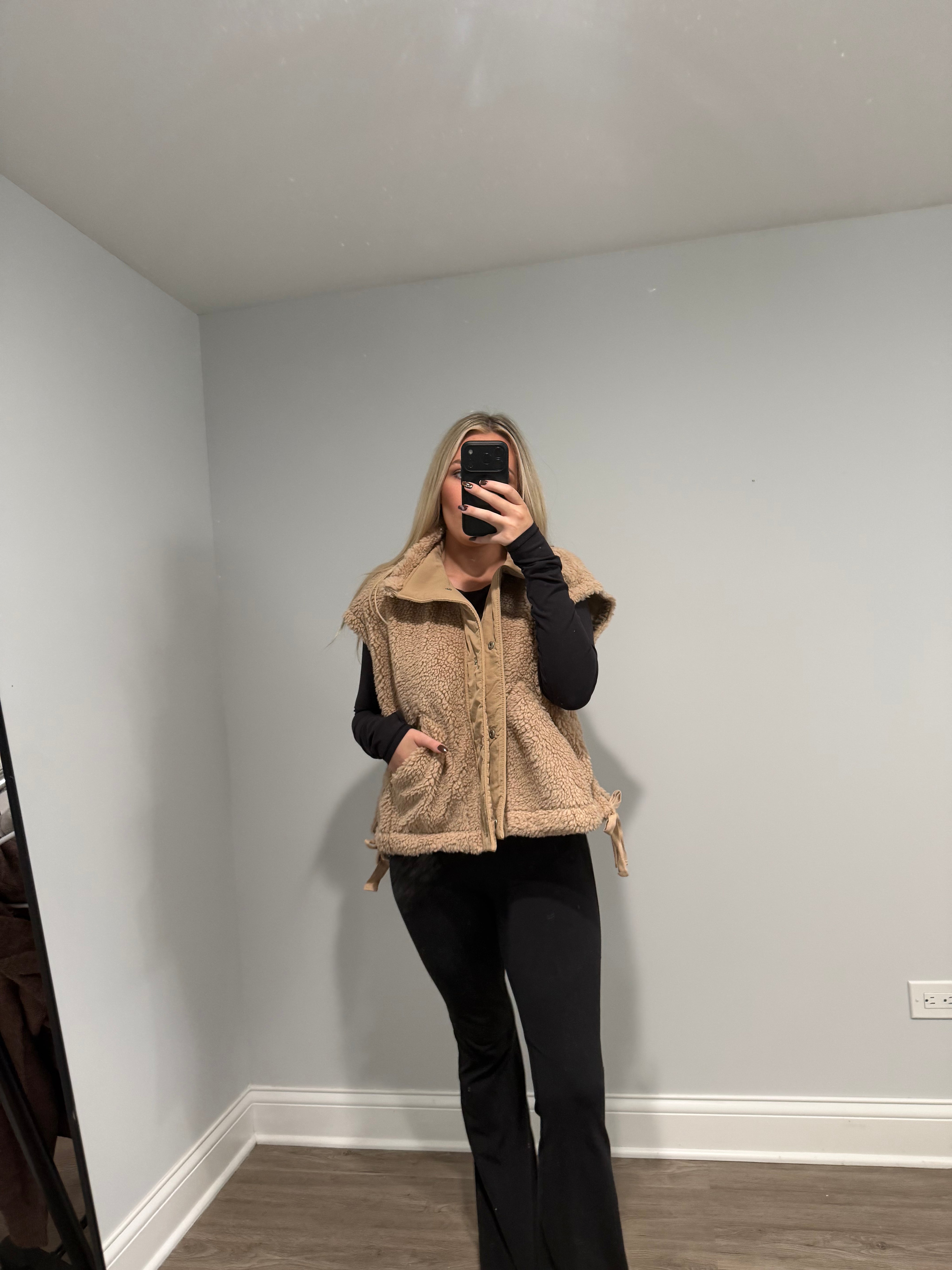 Dorothy Vest Sherpa Bow - Tan