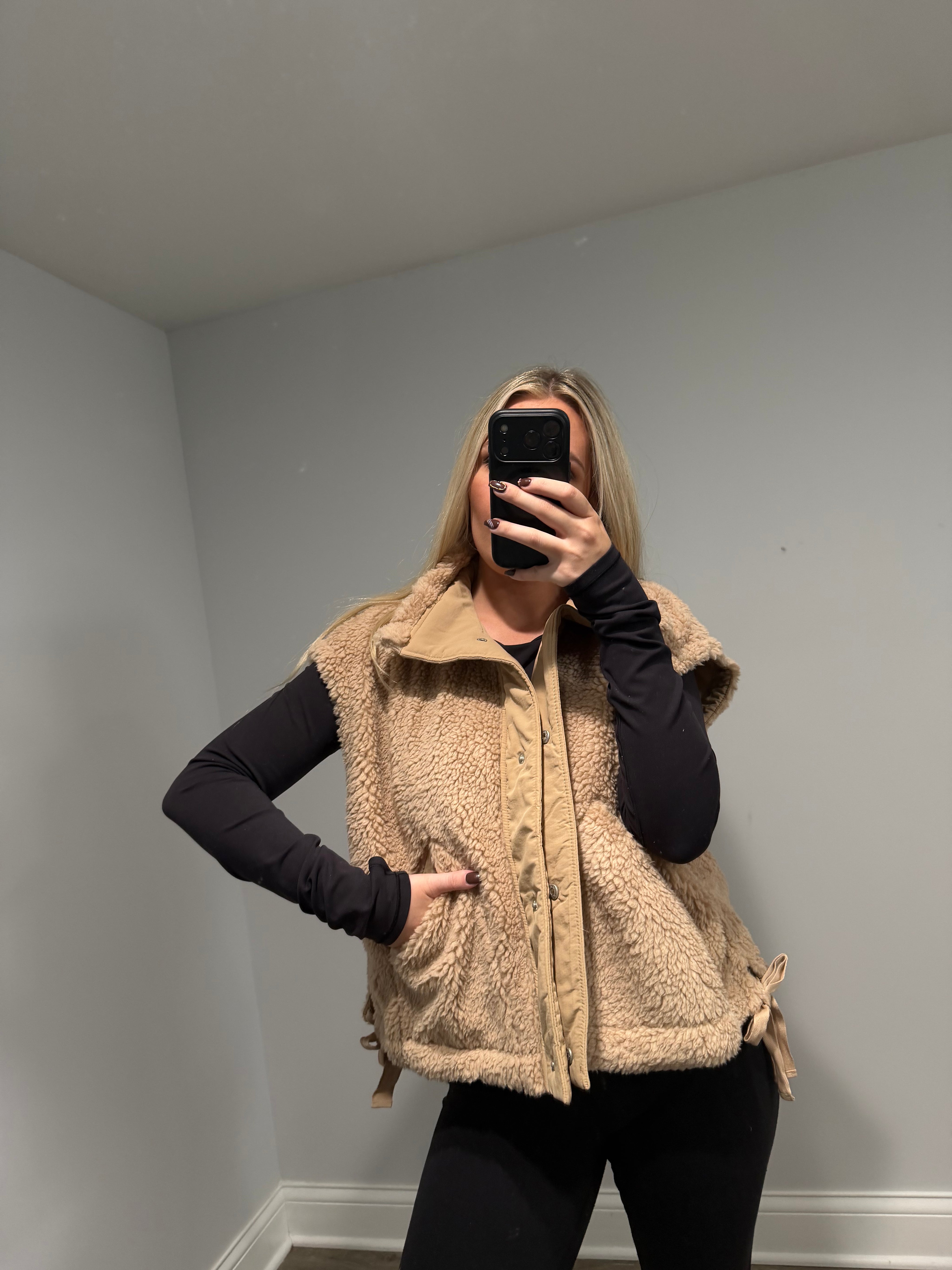 Dorothy Vest Sherpa Bow - Tan