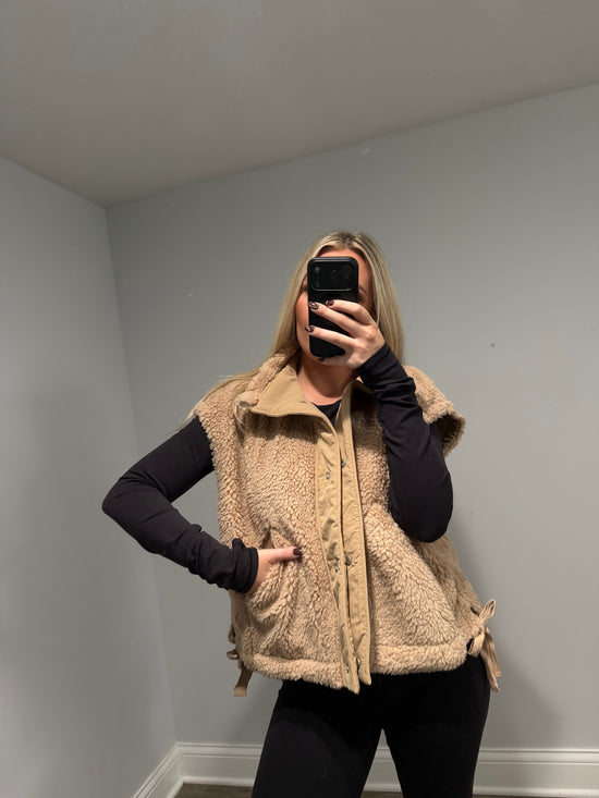 Dorothy Vest Sherpa Bow - Tan