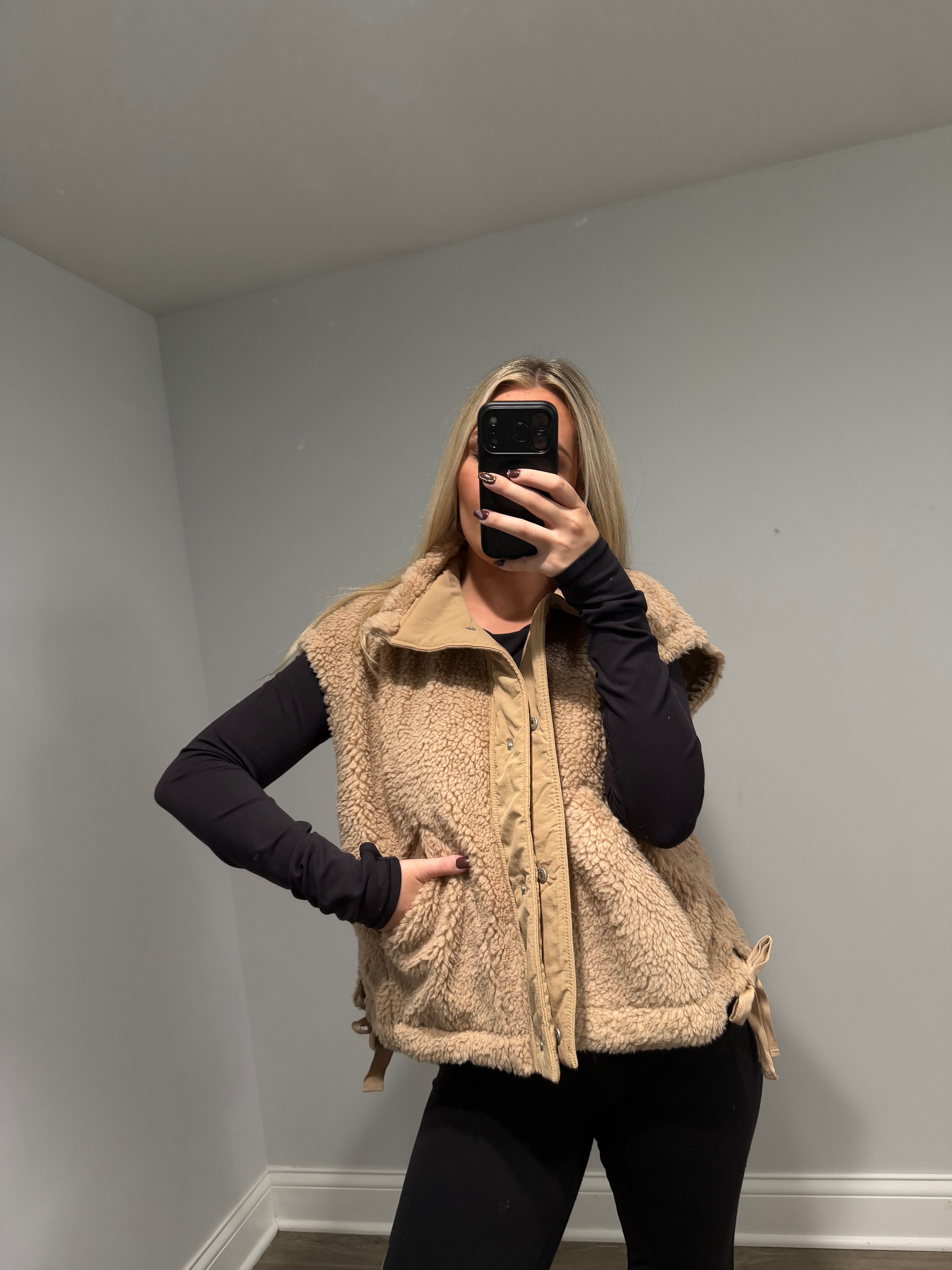 Dorothy Vest Sherpa Bow - Tan