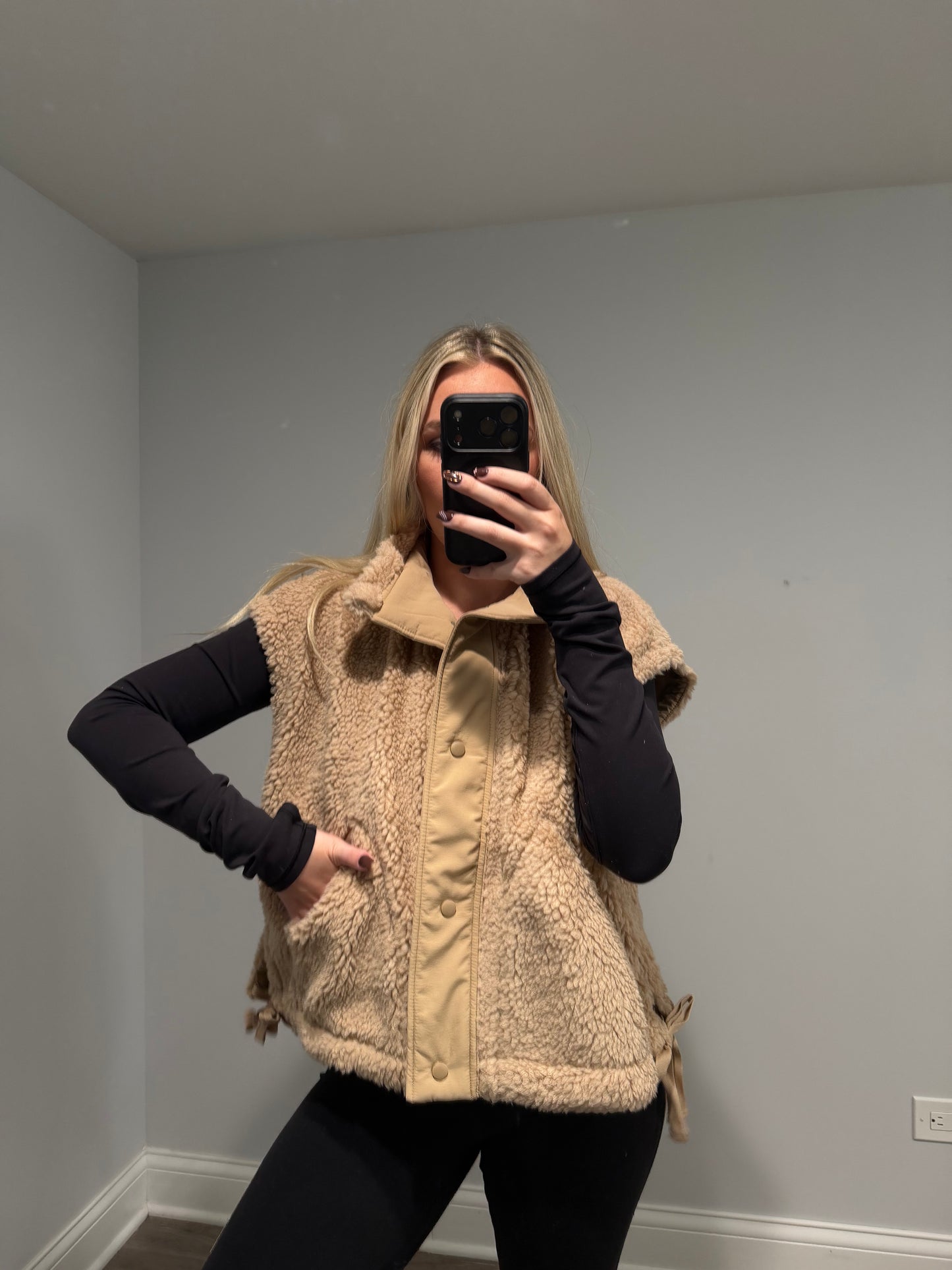 Dorothy Vest Sherpa Bow - Tan