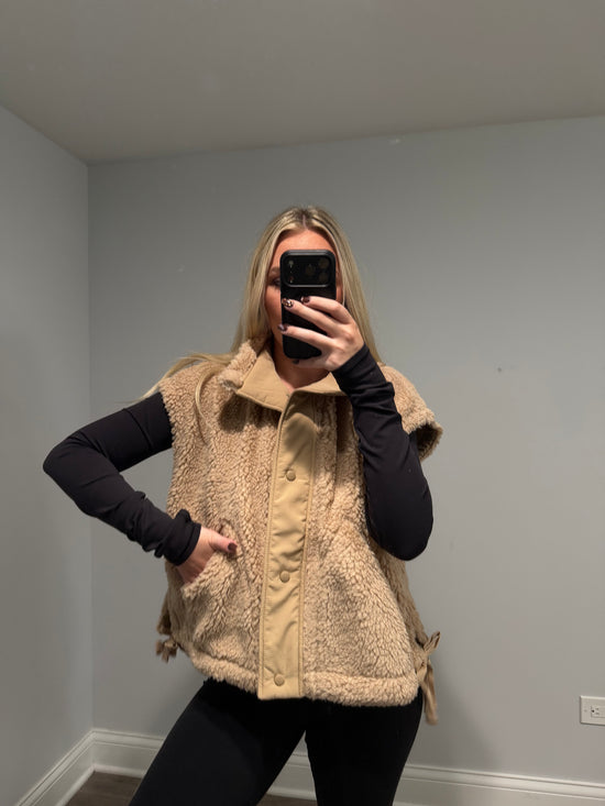 Dorothy Vest Sherpa Bow - Tan