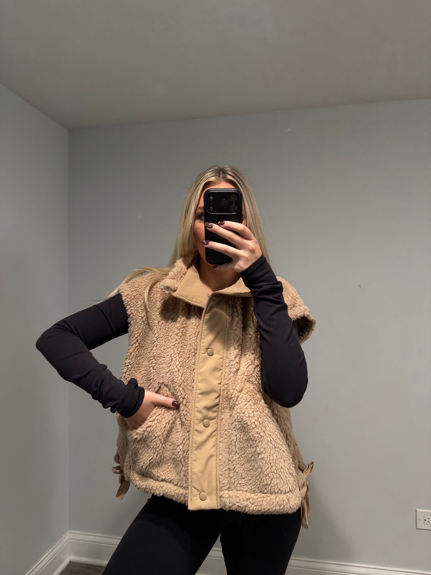 Dorothy Vest Sherpa Bow - Tan